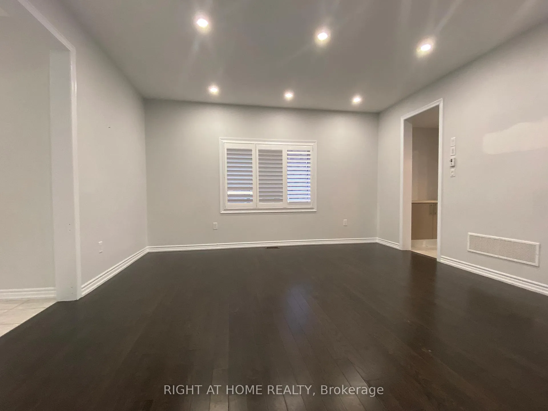 Photo 5 of 226 Lyle Drive, Clarington, Bowmanville — HOMEH