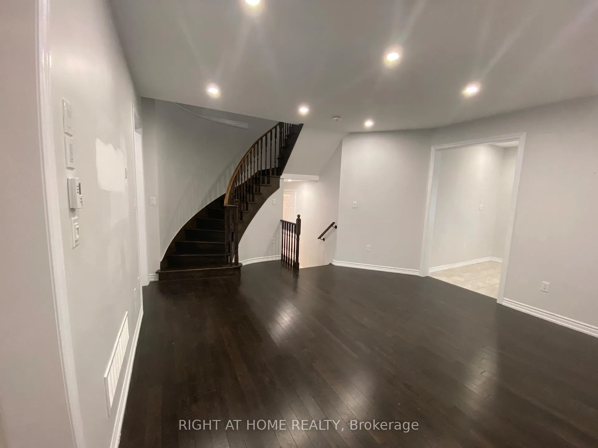 Photo 6 of 226 Lyle Drive, Clarington, Bowmanville — HOMEH
