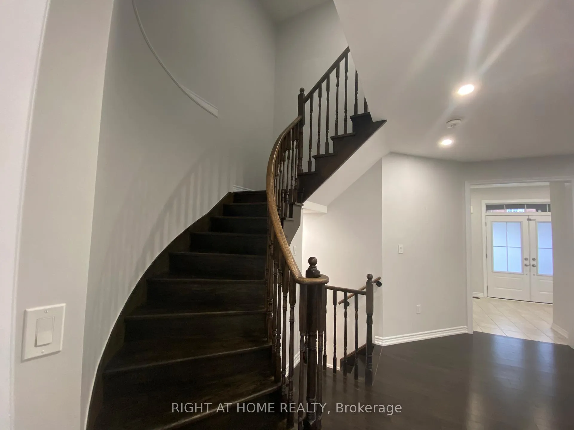 Photo 7 of 226 Lyle Drive, Clarington, Bowmanville — HOMEH
