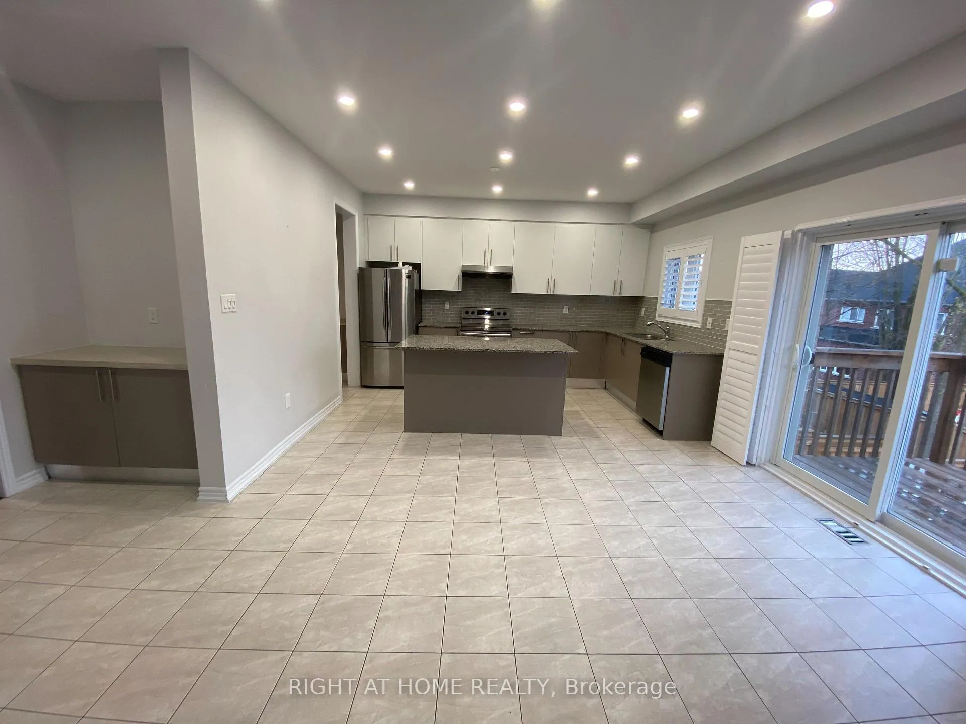 Photo 8 of 226 Lyle Drive, Clarington, Bowmanville — HOMEH