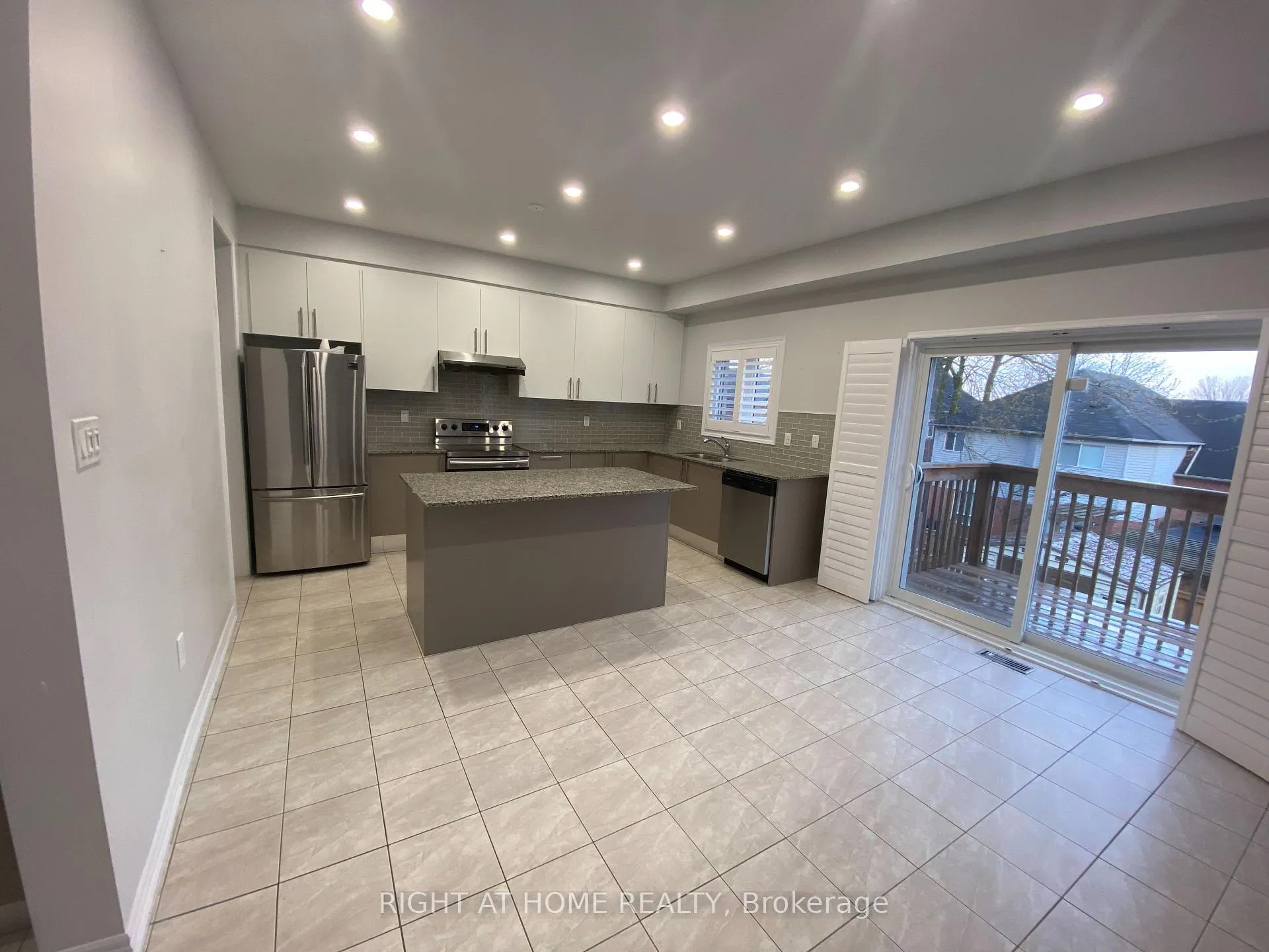 Photo 9 of 226 Lyle Drive, Clarington, Bowmanville — HOMEH