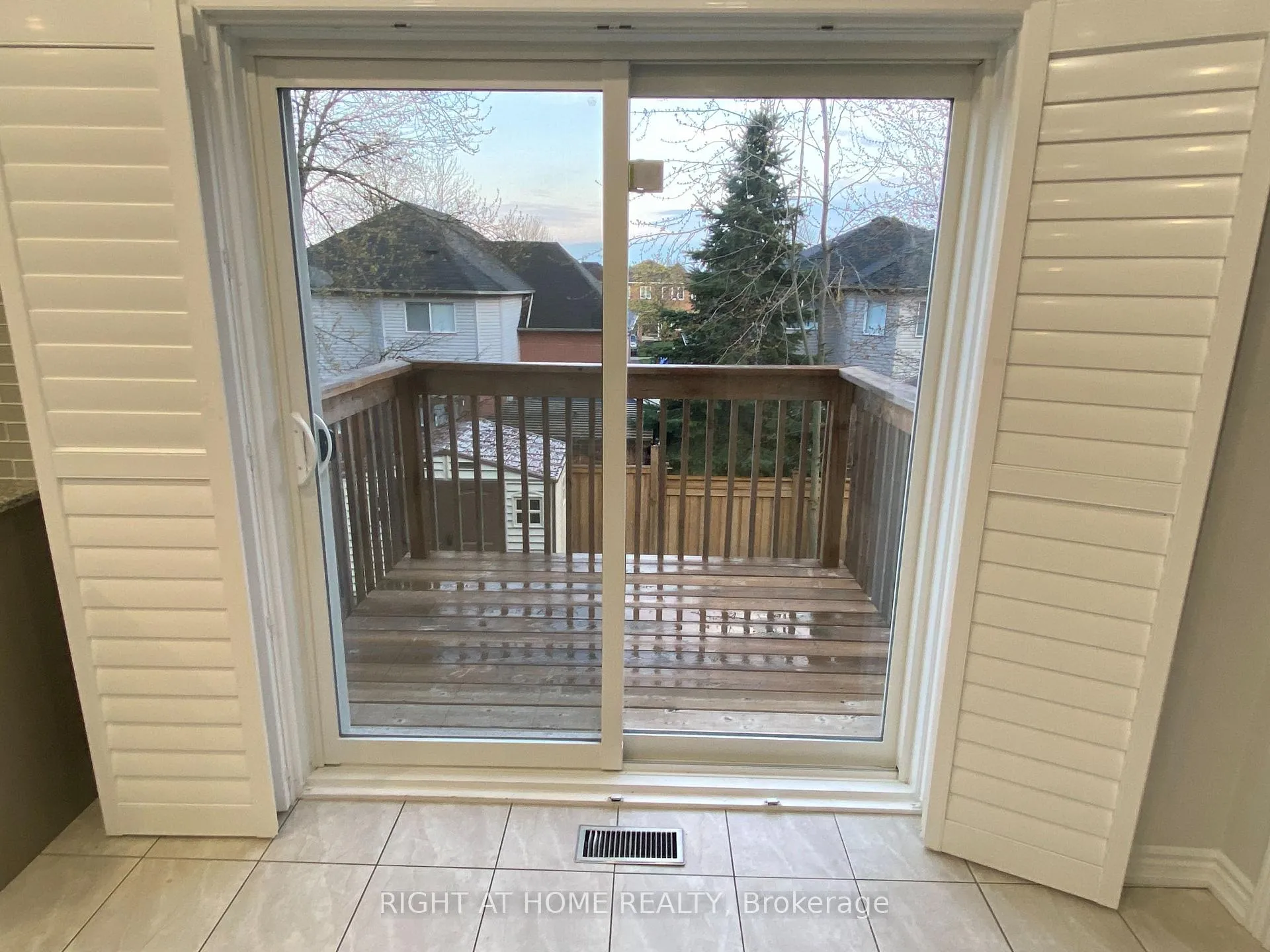 Photo 11 of 226 Lyle Drive, Clarington, Bowmanville — HOMEH