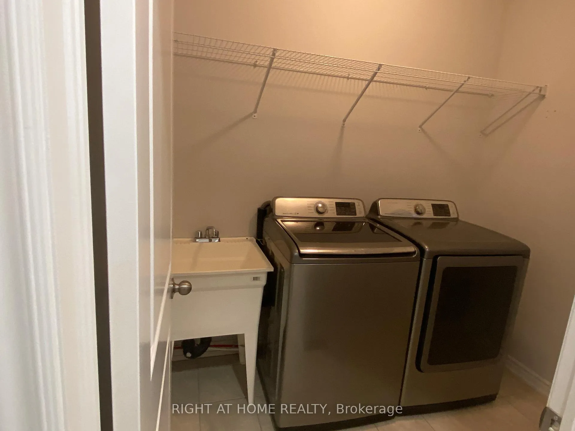 Photo 14 of 226 Lyle Drive, Clarington, Bowmanville — HOMEH