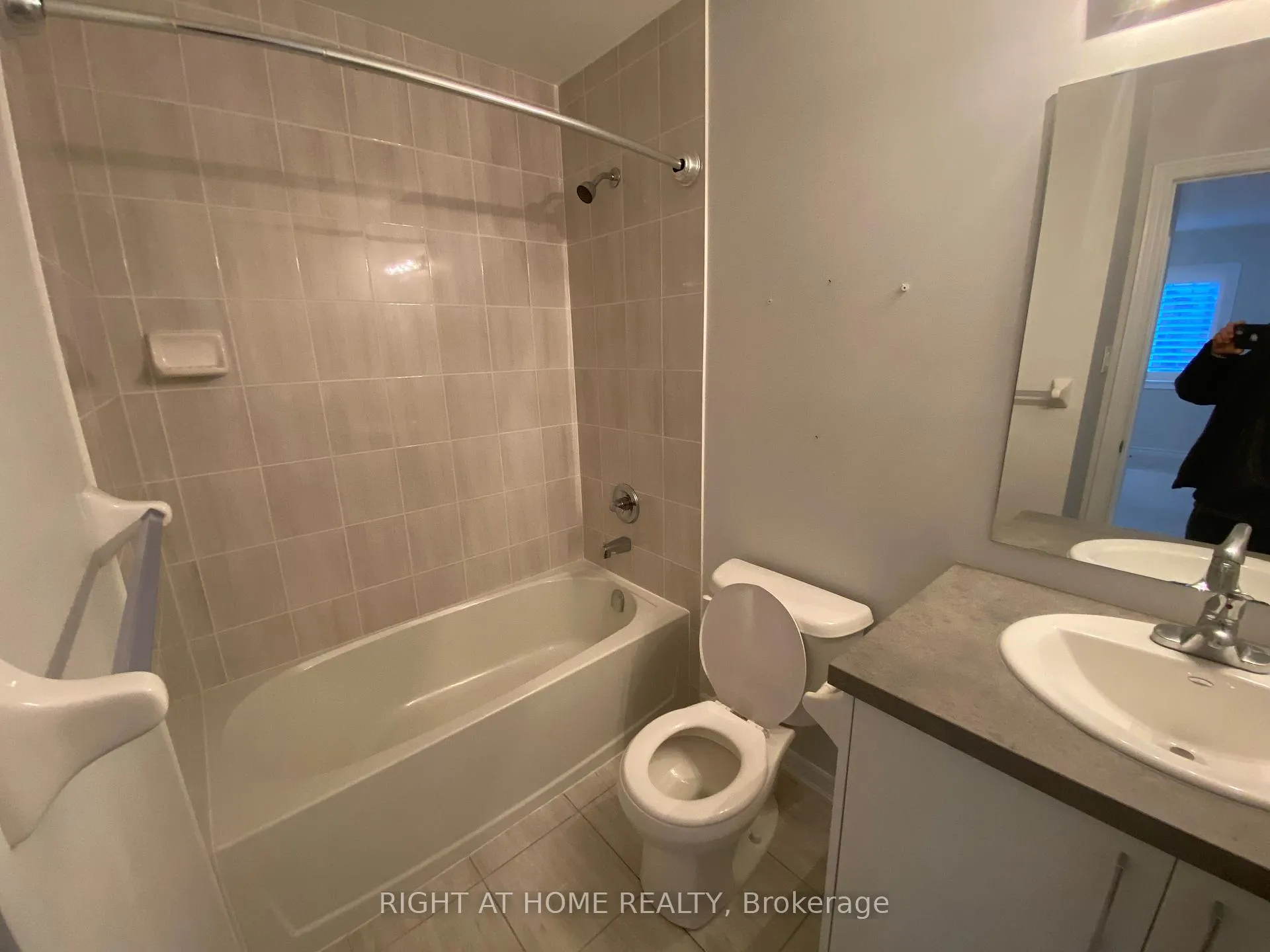 Photo 20 of 226 Lyle Drive, Clarington, Bowmanville — HOMEH