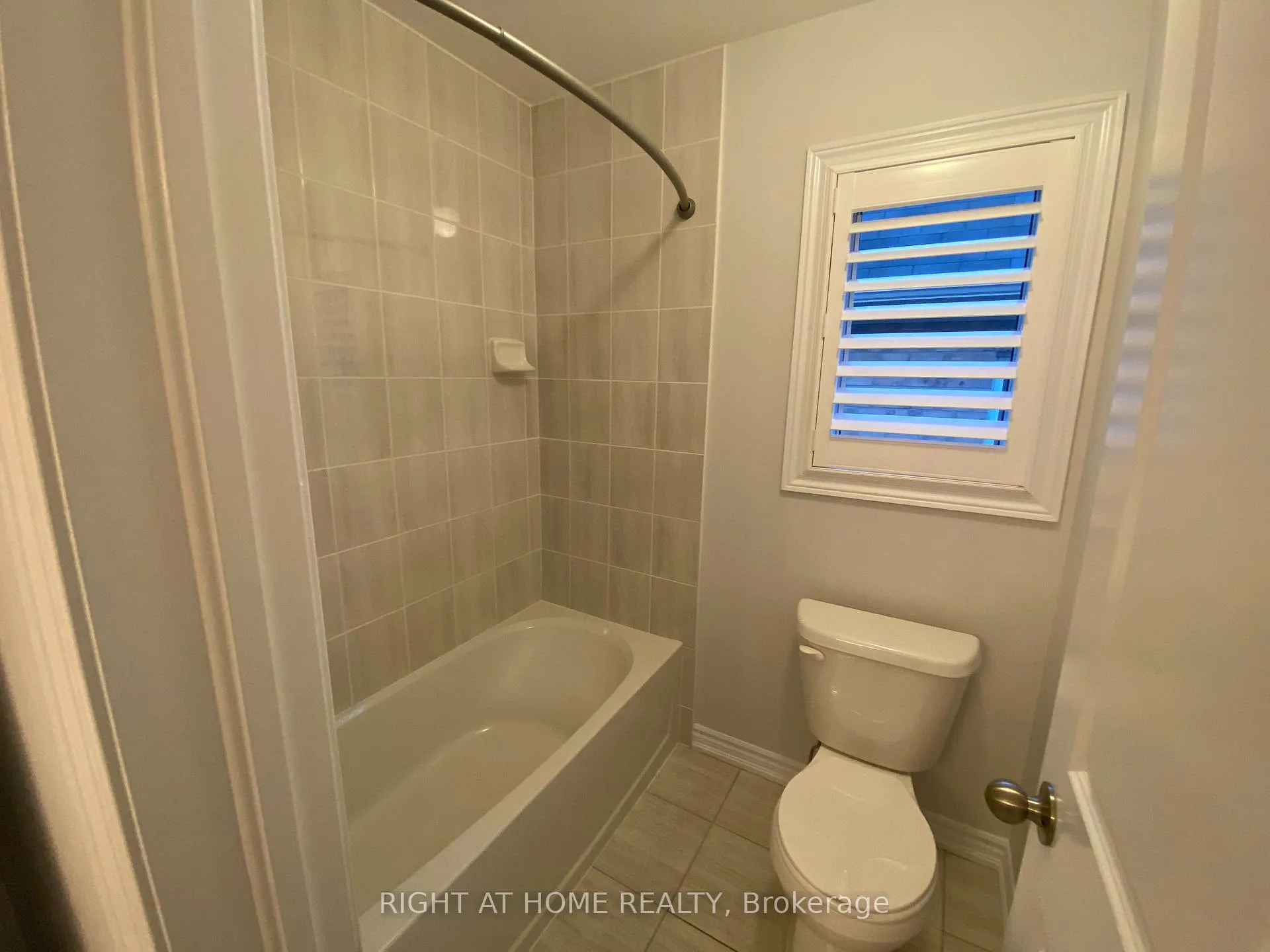 Photo 25 of 226 Lyle Drive, Clarington, Bowmanville — HOMEH