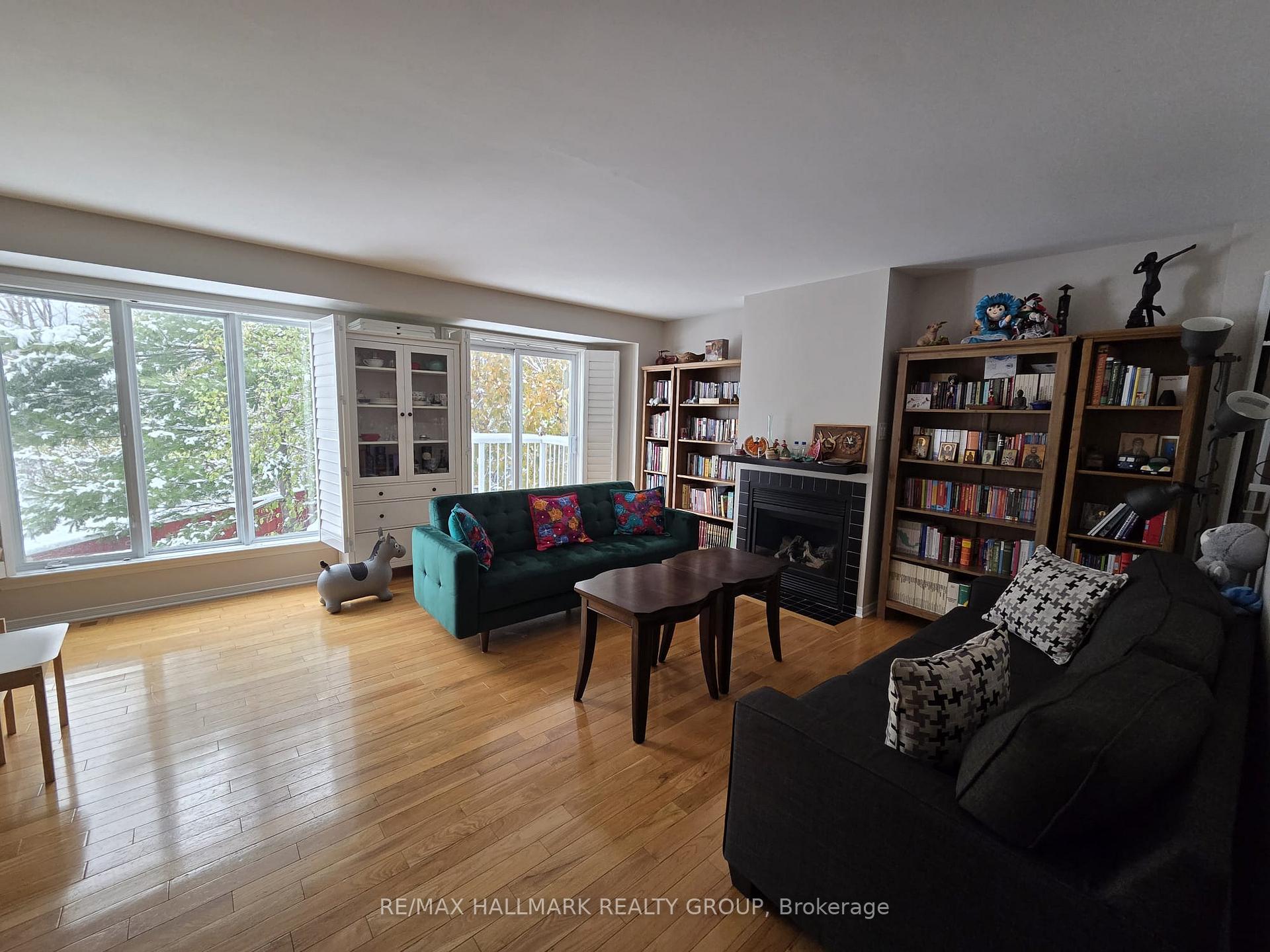 Photo 3 of 521 Burleigh Private, Ottawa, Cyrville — HOMEH