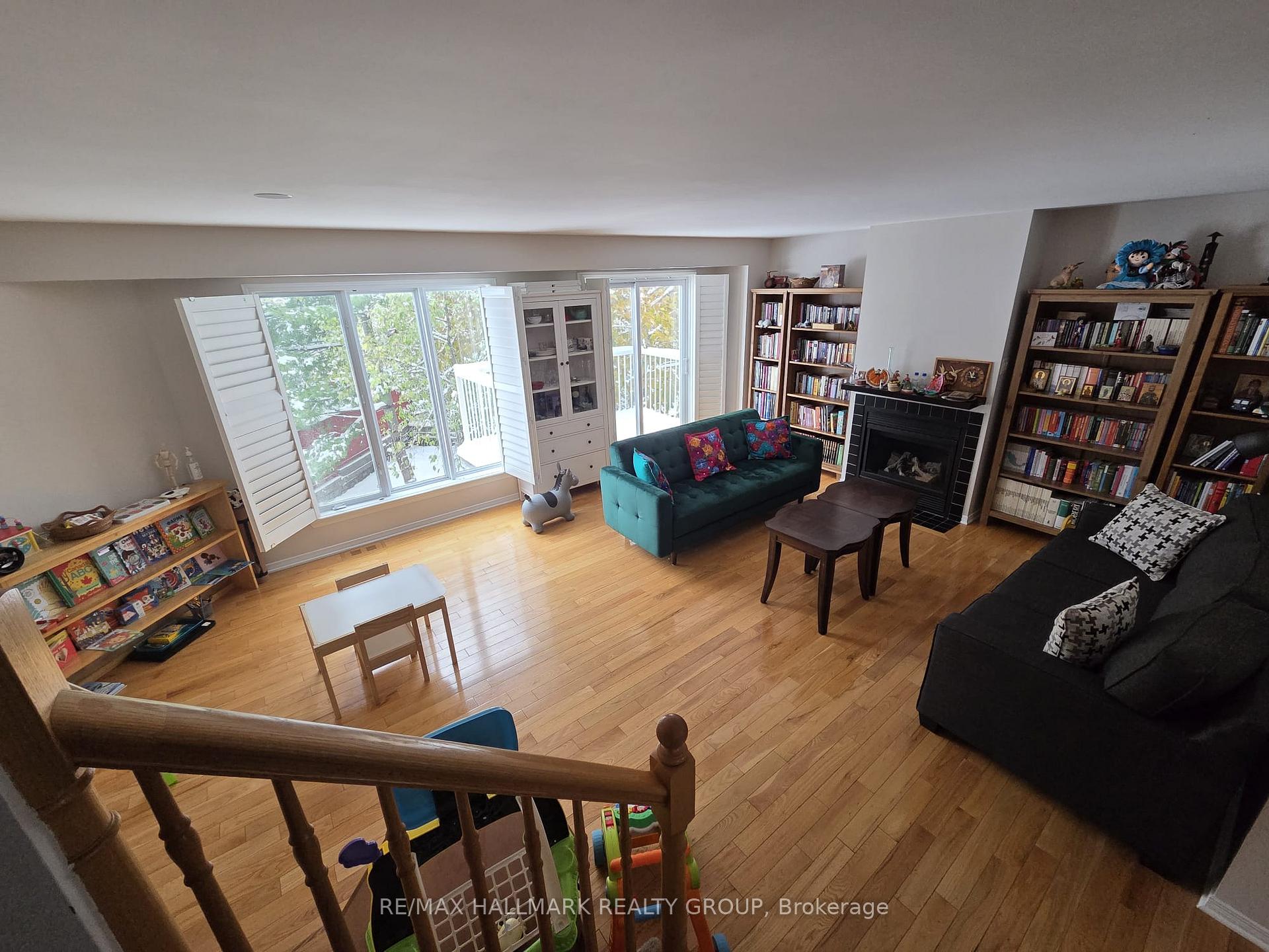 Photo 6 of 521 Burleigh Private, Ottawa, Cyrville — HOMEH