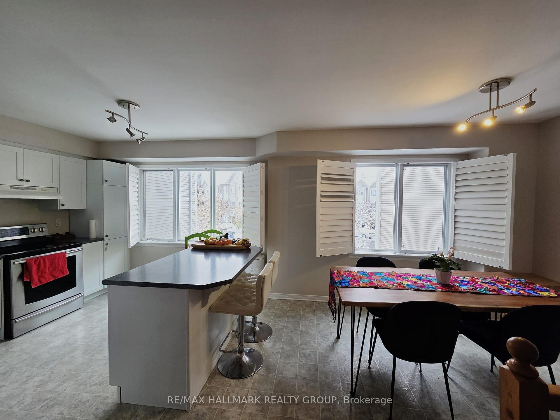 Photo 5 of 521 Burleigh Private, Ottawa, Cyrville — HOMEH