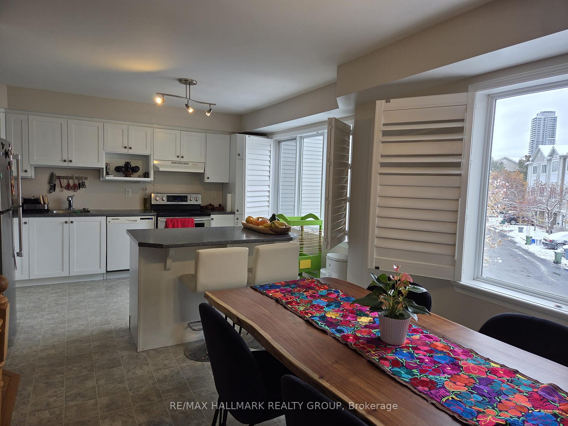 Photo 11 of 521 Burleigh Private, Ottawa, Cyrville — HOMEH