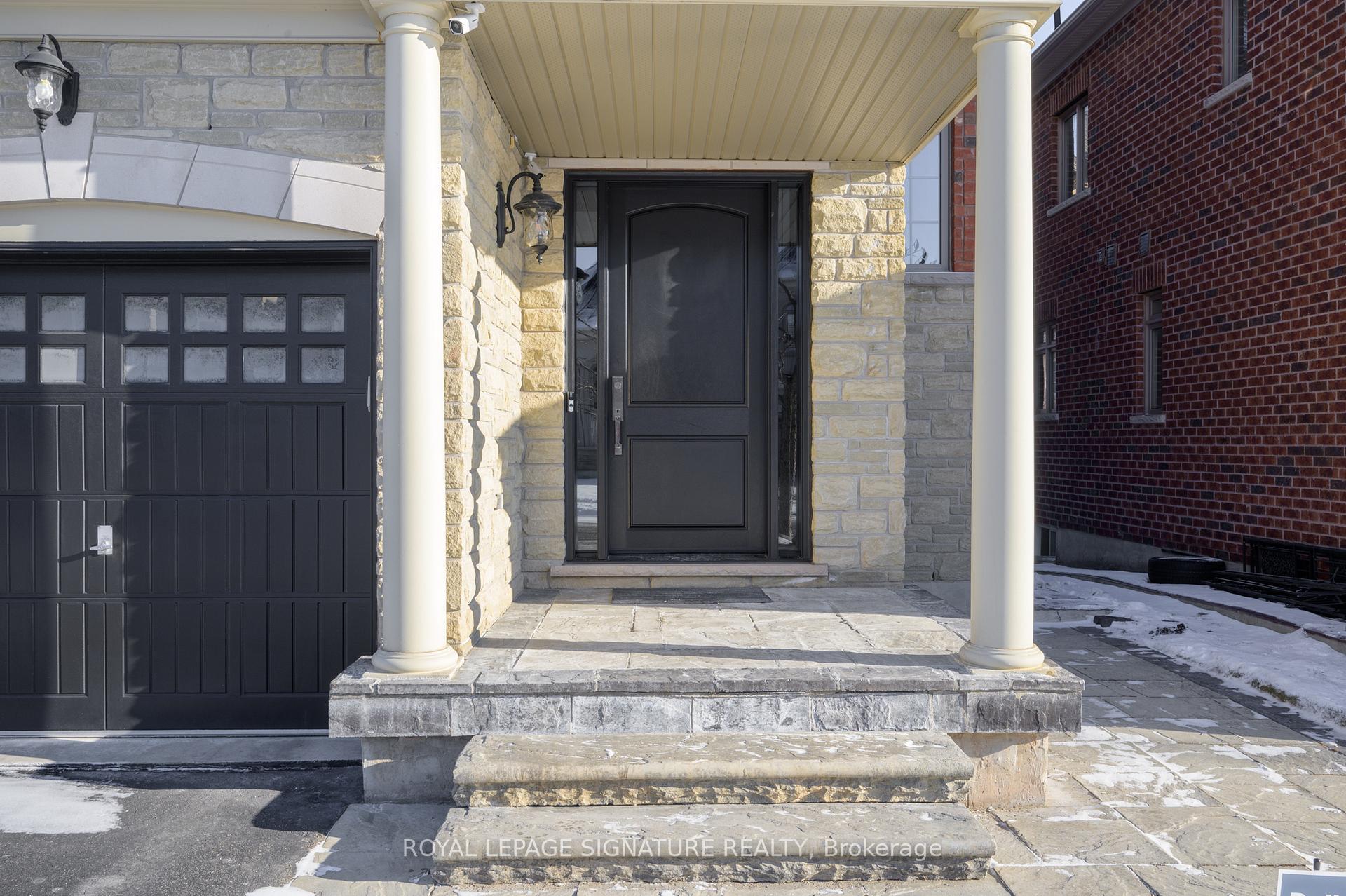 Photo 3 of 27 Island Grove, Brampton, Credit Valley — HOMEH
