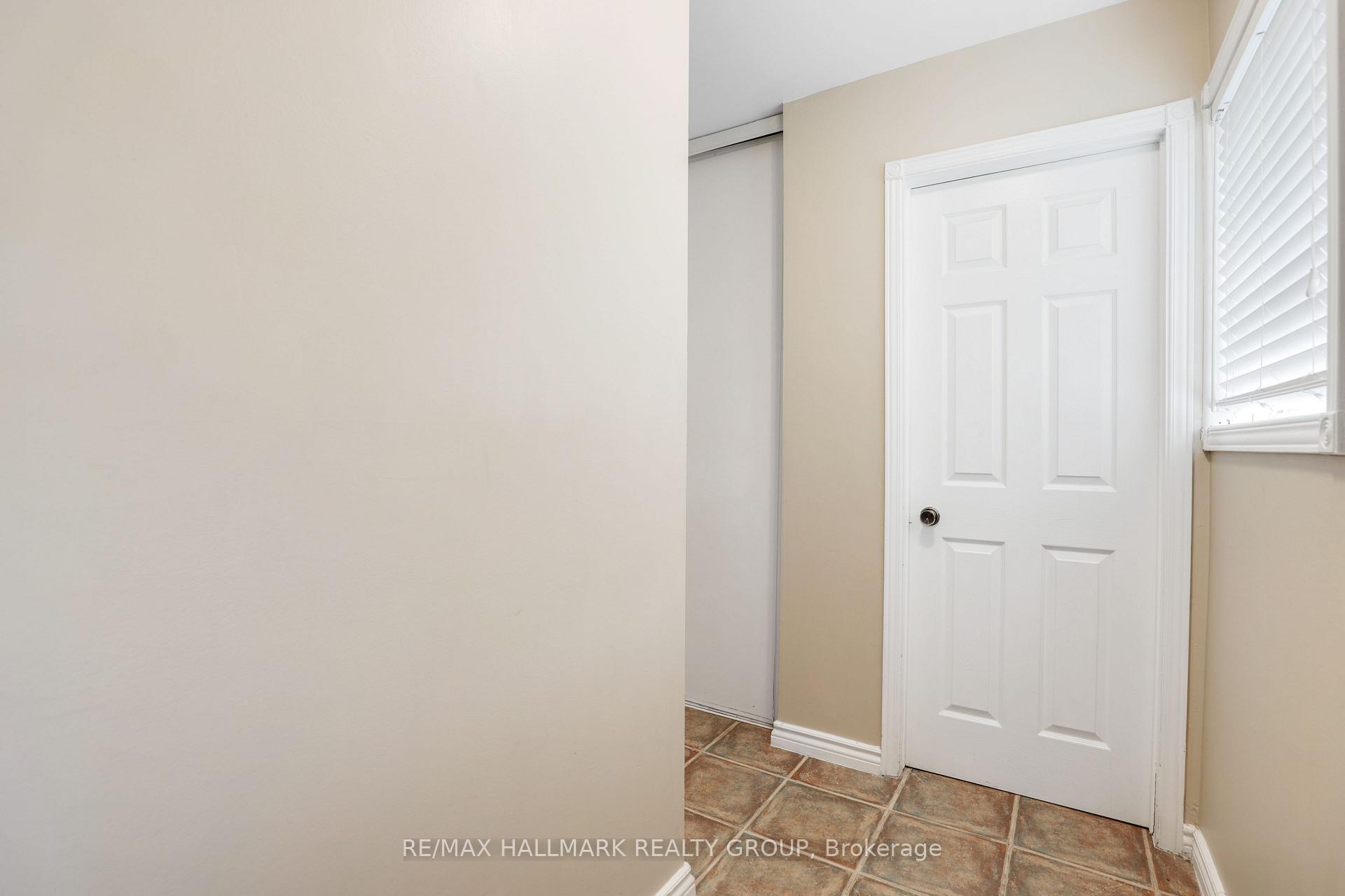 Photo 3 of 1637 Saxony Crescent, Ottawa, Pineview — HOMEH