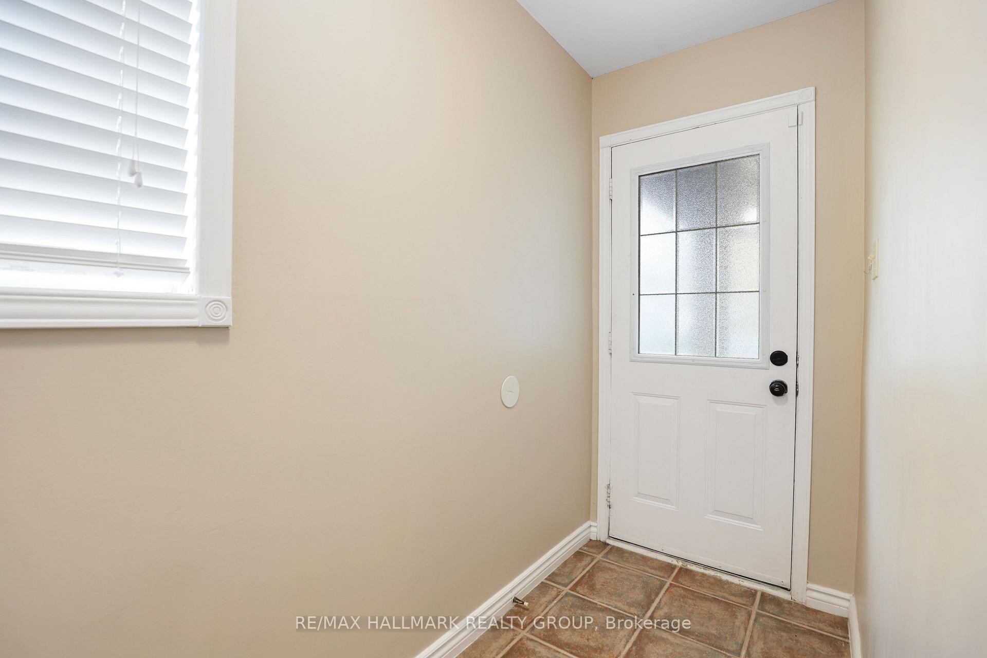 Photo 2 of 1637 Saxony Crescent, Ottawa, Pineview — HOMEH