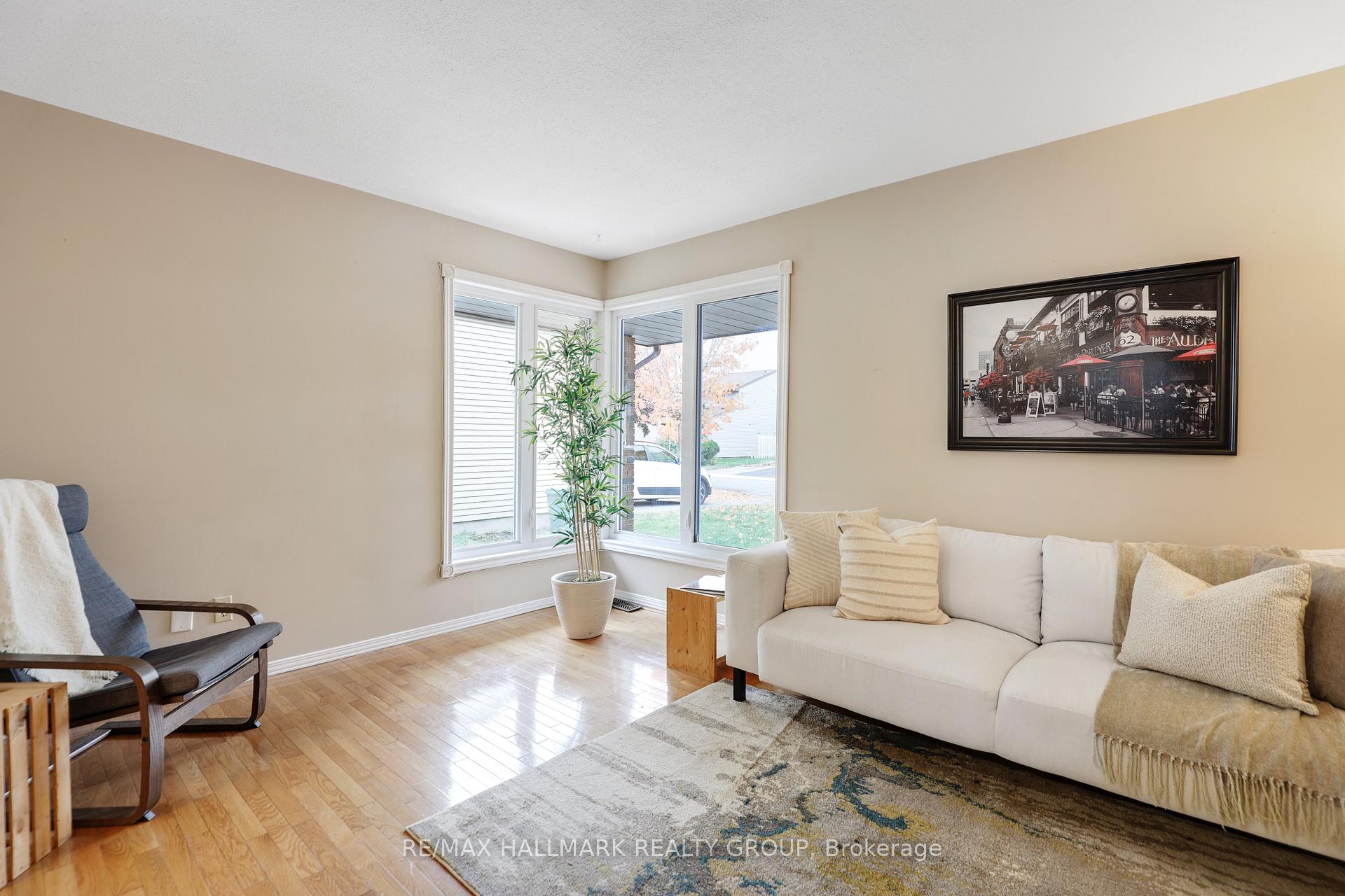 Photo 15 of 1637 Saxony Crescent, Ottawa, Pineview — HOMEH