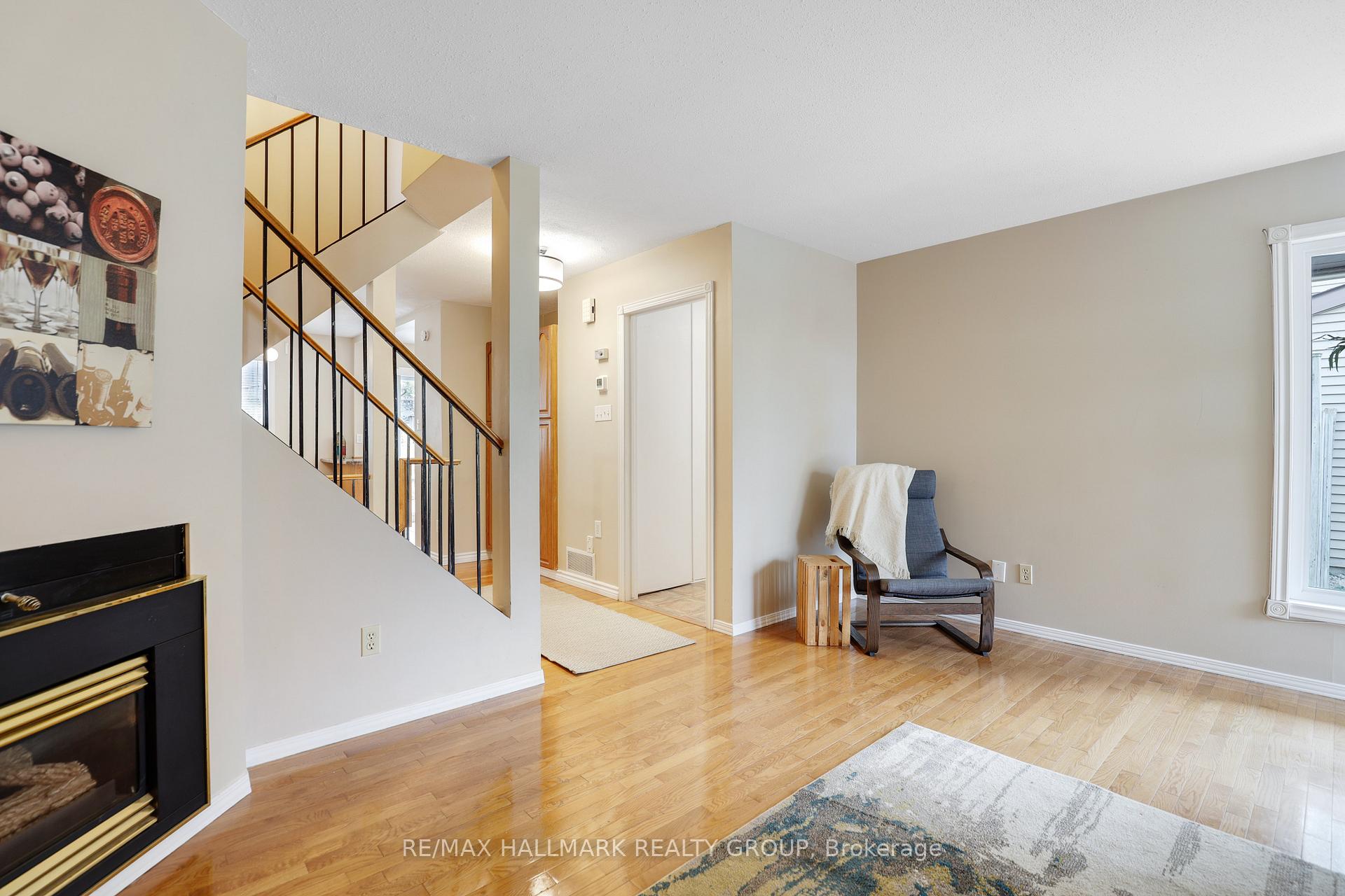 Photo 7 of 1637 Saxony Crescent, Ottawa, Pineview — HOMEH