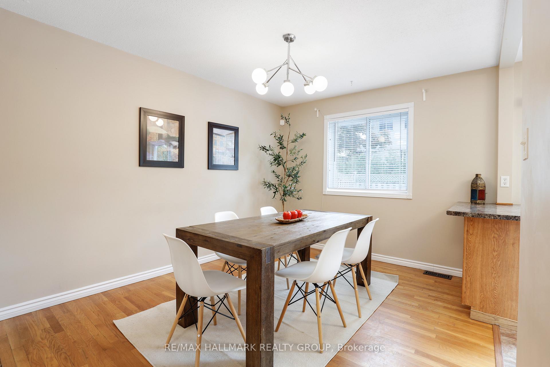 Photo 9 of 1637 Saxony Crescent, Ottawa, Pineview — HOMEH