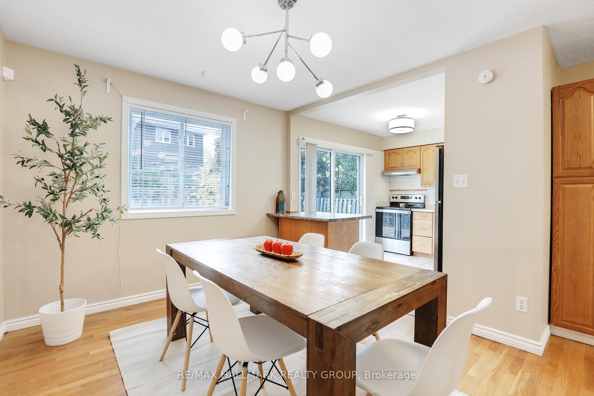 Photo 10 of 1637 Saxony Crescent, Ottawa, Pineview — HOMEH