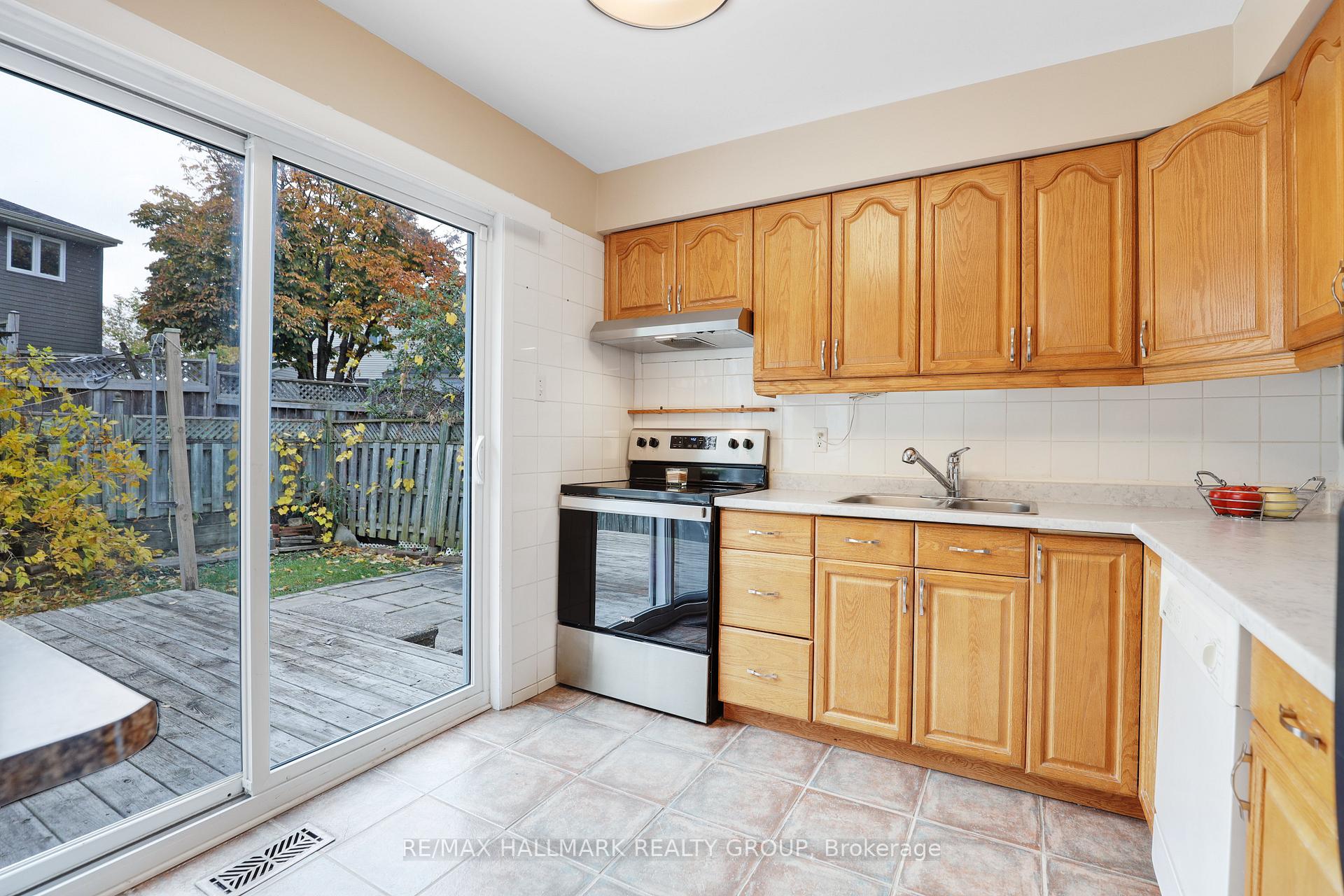 Photo 22 of 1637 Saxony Crescent, Ottawa, Pineview — HOMEH