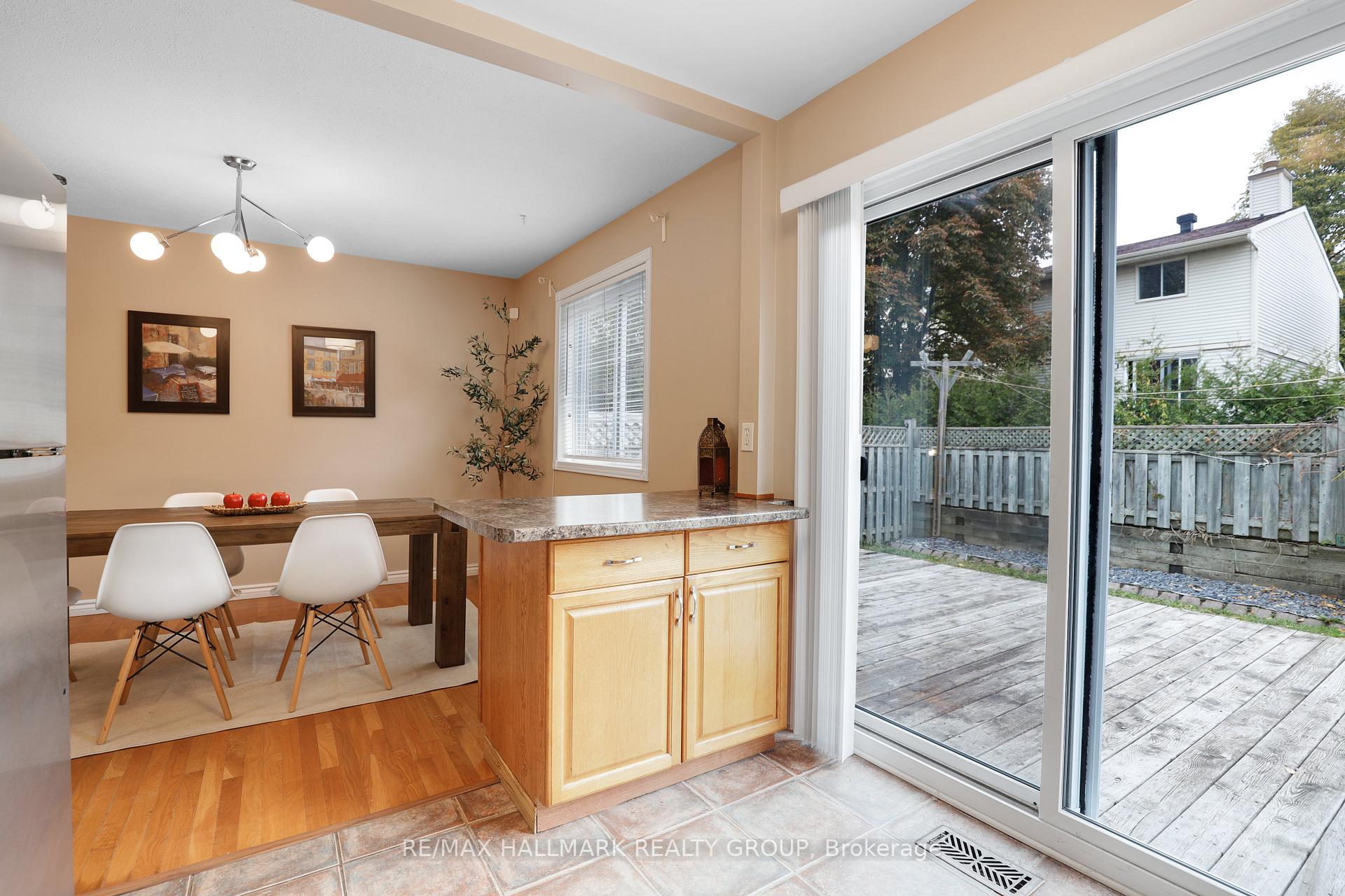 Photo 14 of 1637 Saxony Crescent, Ottawa, Pineview — HOMEH