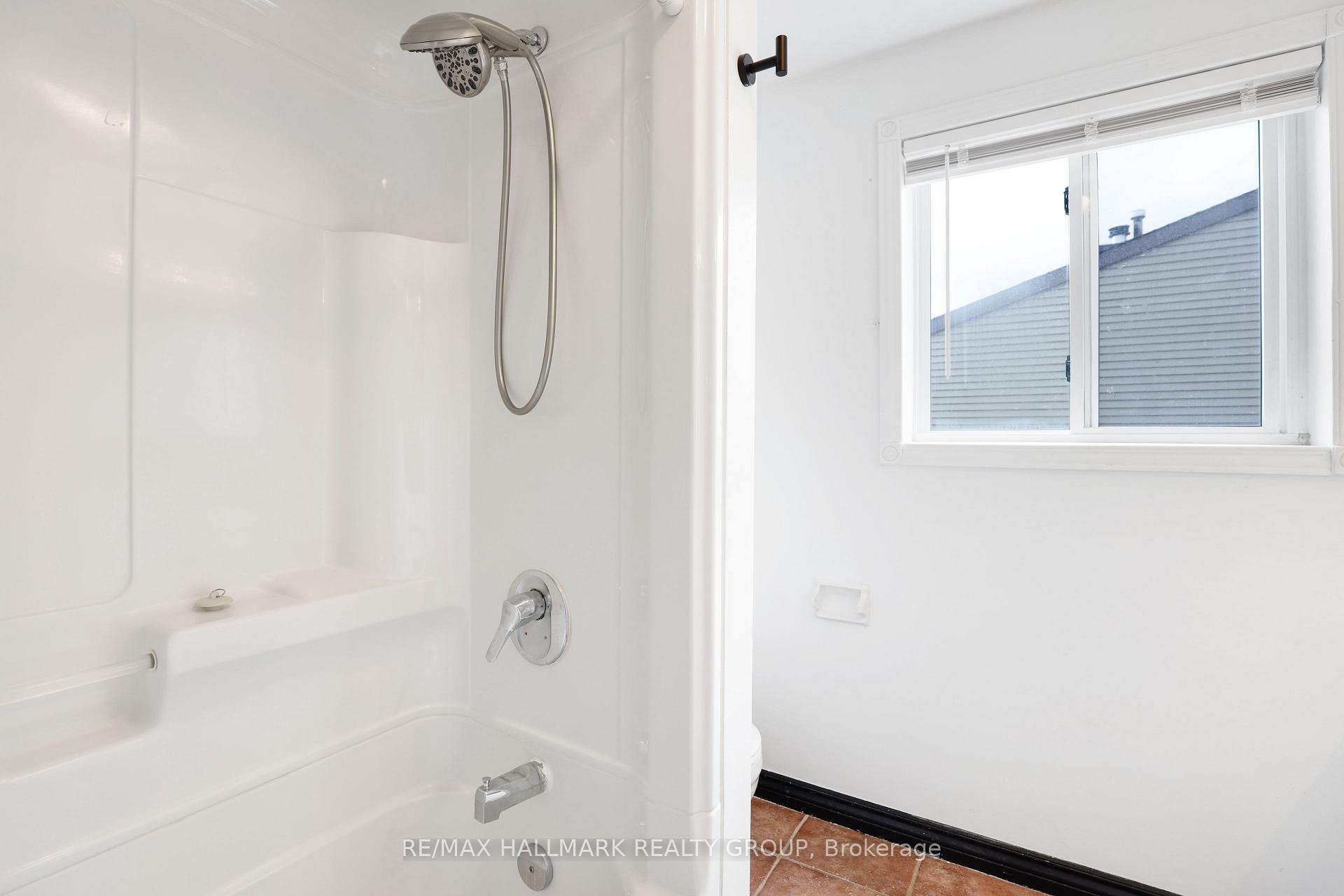 Photo 24 of 1637 Saxony Crescent, Ottawa, Pineview — HOMEH