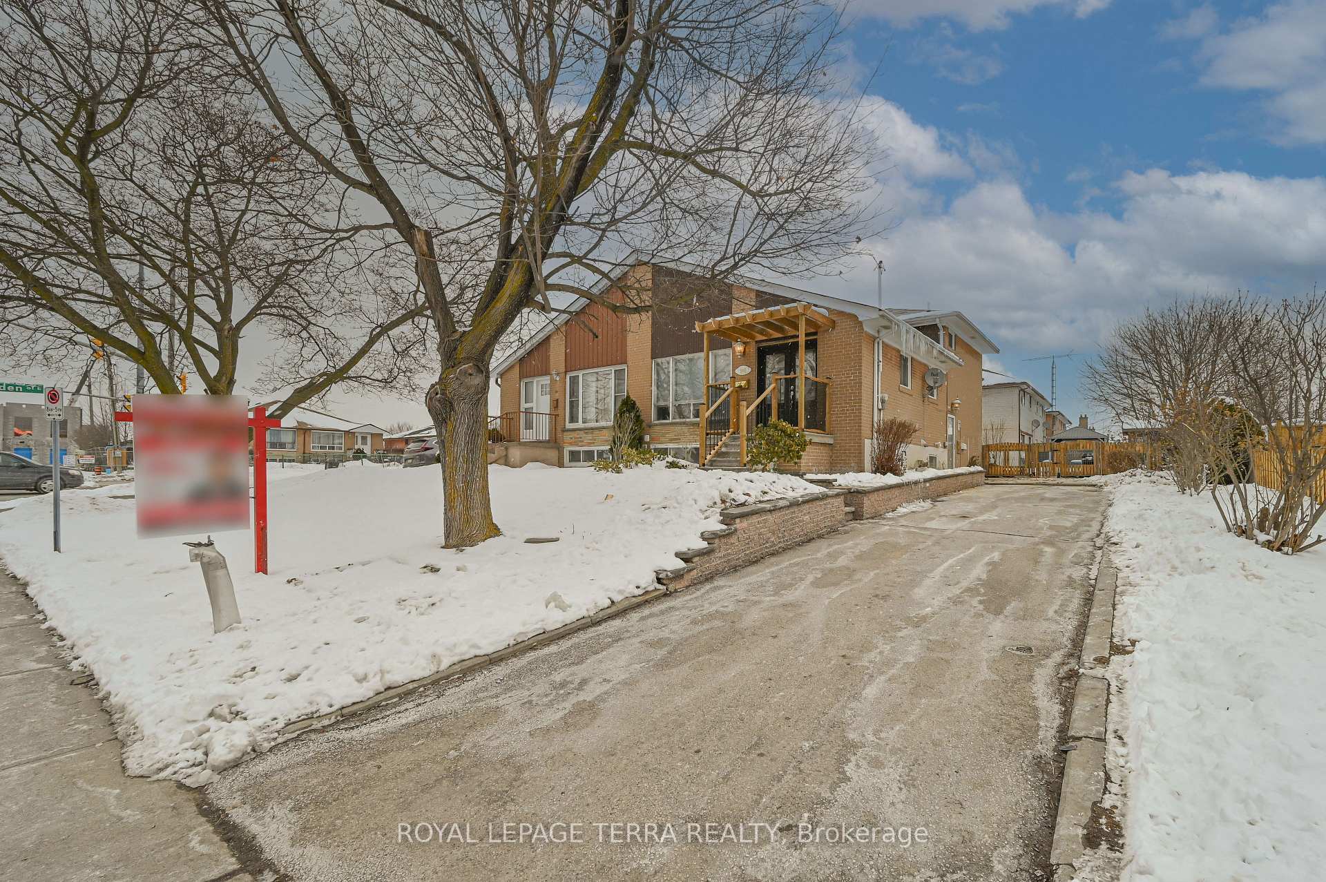 Photo 2 of 96 Post Road, Brampton, Brampton North — HOMEH