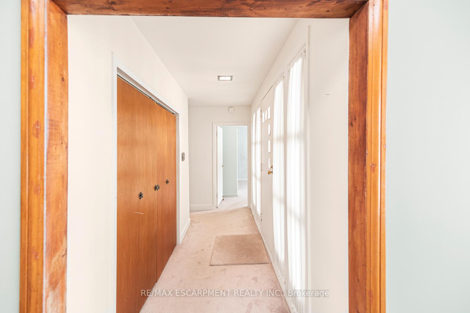 Photo 4 of 34 Norwich Road, Hamilton, Stoney Creek — HOMEH