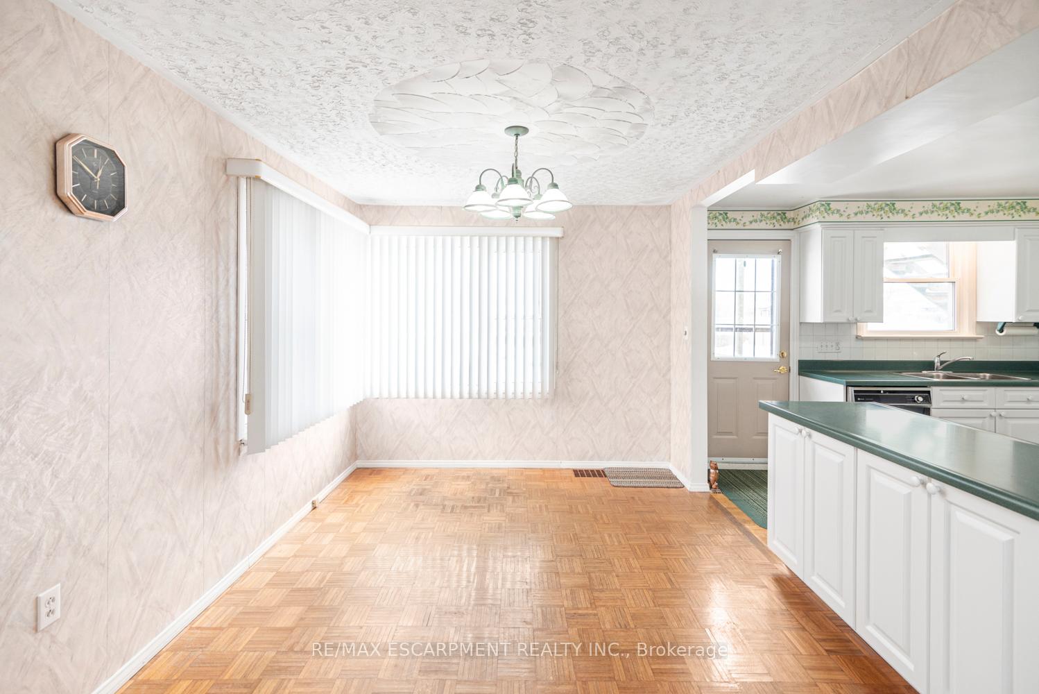 Photo 8 of 34 Norwich Road, Hamilton, Stoney Creek — HOMEH