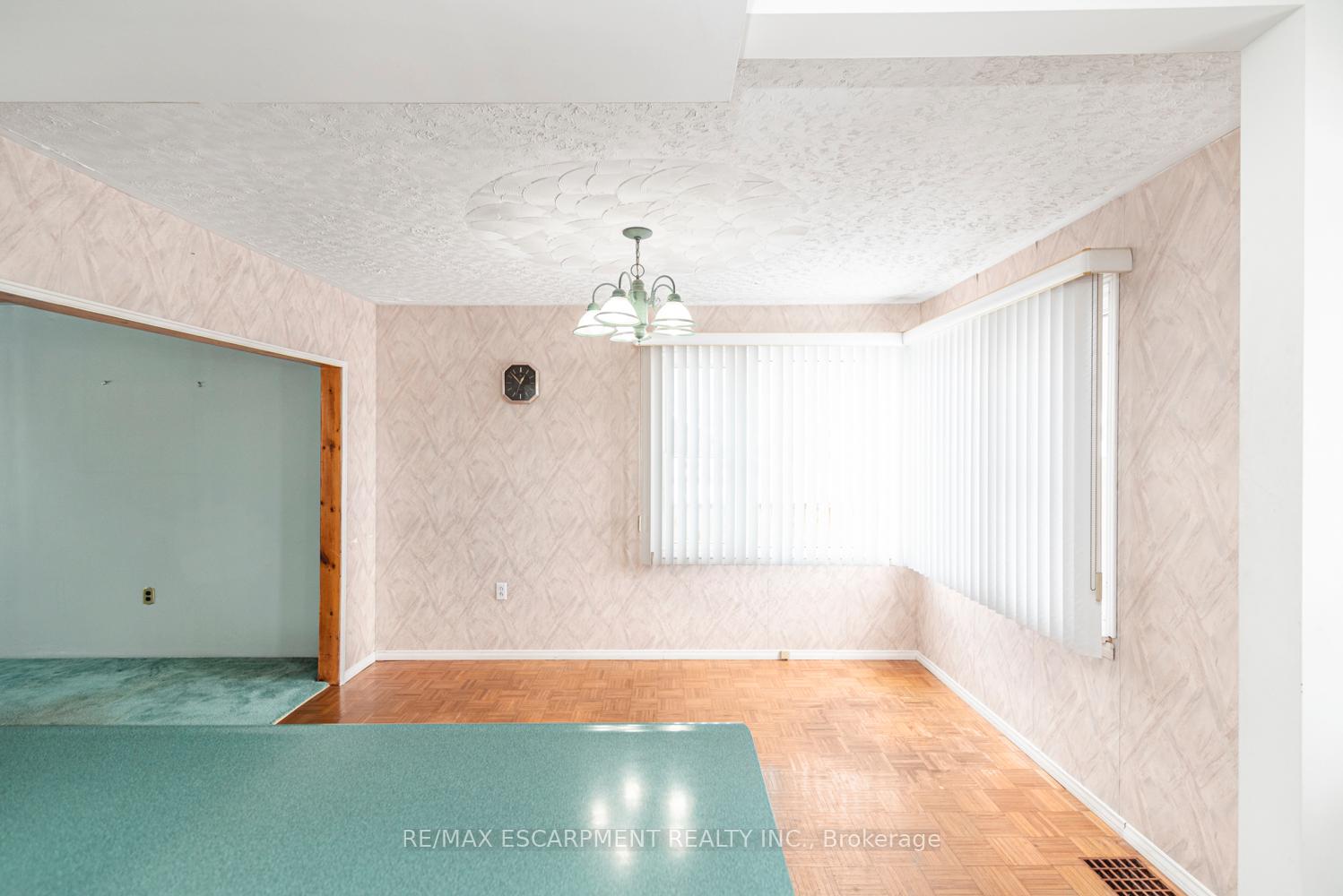 Photo 10 of 34 Norwich Road, Hamilton, Stoney Creek — HOMEH