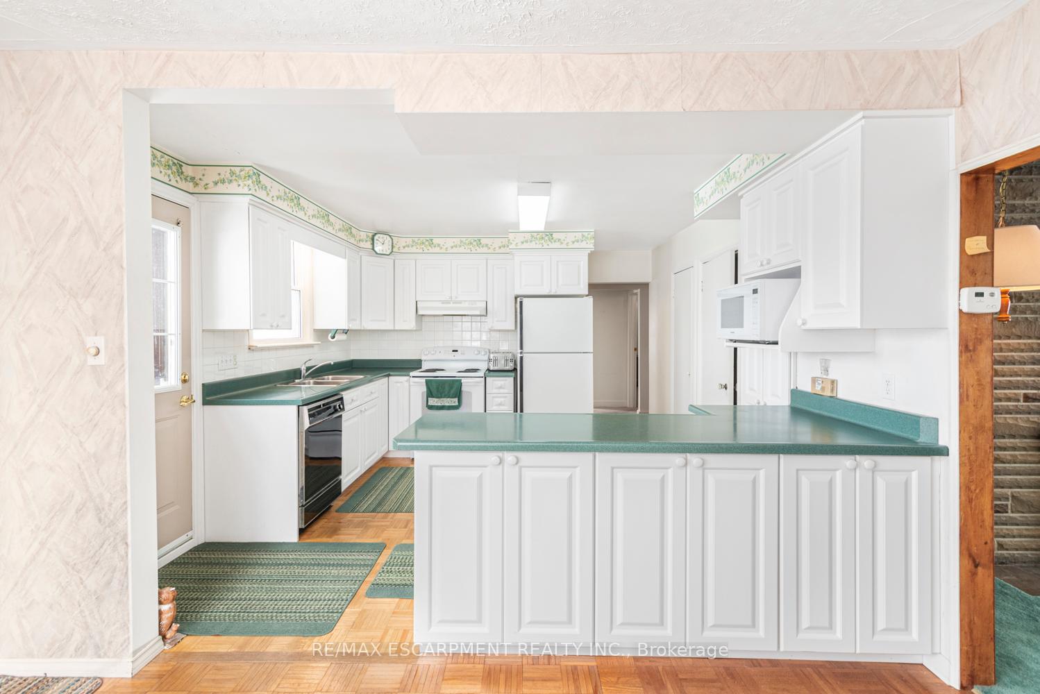 Photo 11 of 34 Norwich Road, Hamilton, Stoney Creek — HOMEH