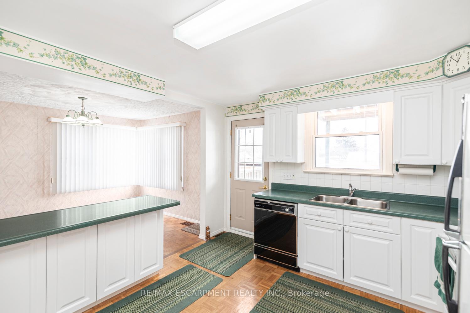 Photo 12 of 34 Norwich Road, Hamilton, Stoney Creek — HOMEH