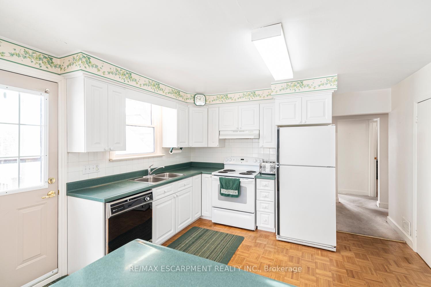 Photo 13 of 34 Norwich Road, Hamilton, Stoney Creek — HOMEH