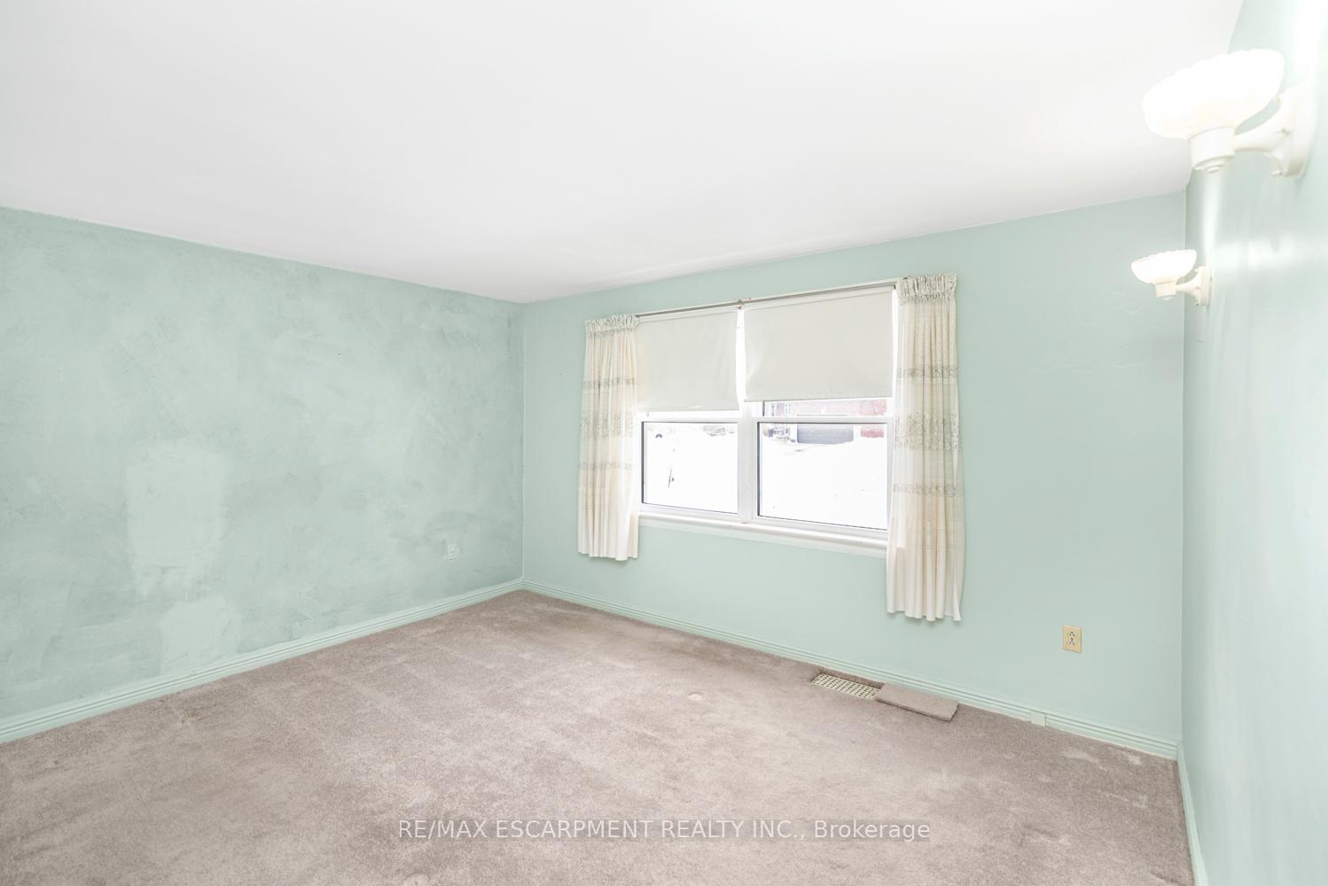 Photo 14 of 34 Norwich Road, Hamilton, Stoney Creek — HOMEH
