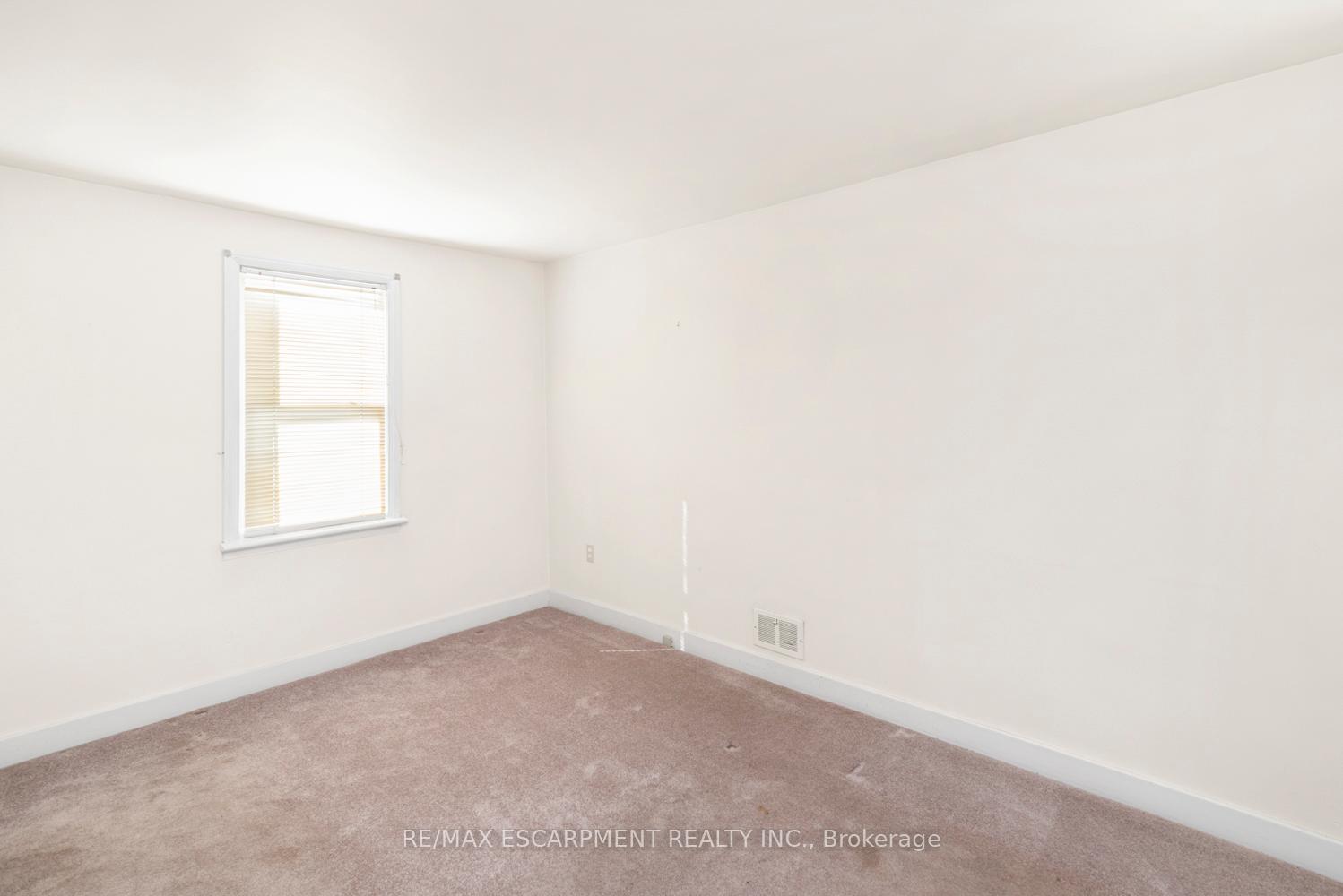 Photo 19 of 34 Norwich Road, Hamilton, Stoney Creek — HOMEH