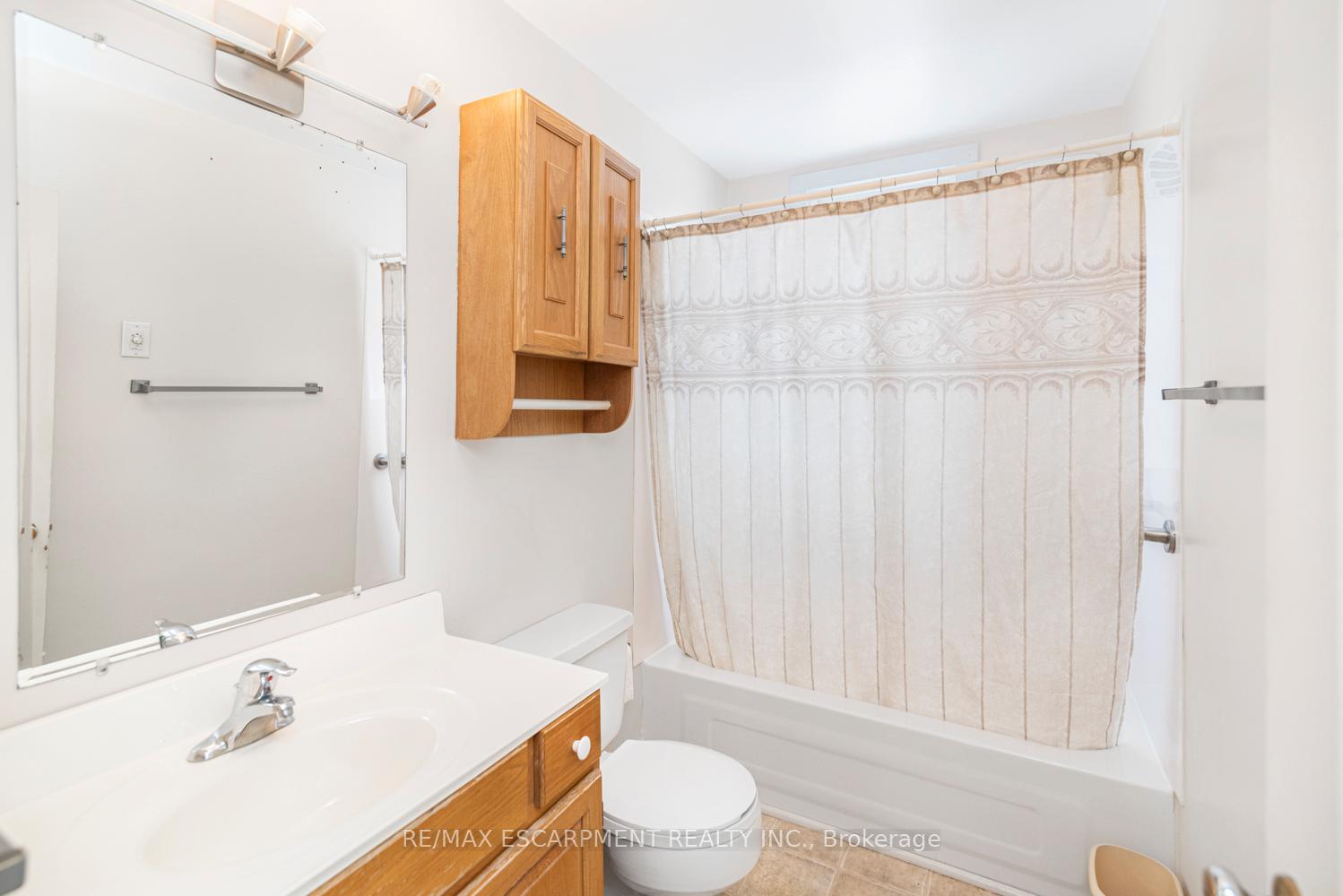 Photo 20 of 34 Norwich Road, Hamilton, Stoney Creek — HOMEH