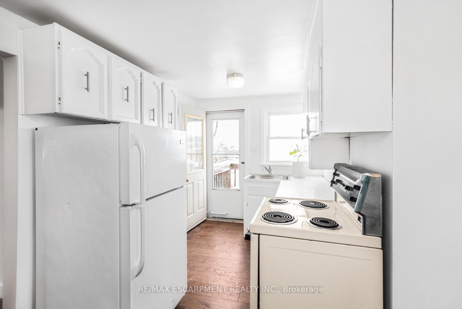 Photo 21 of 34 Norwich Road, Hamilton, Stoney Creek — HOMEH