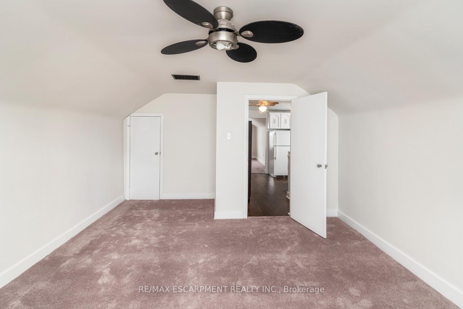 Photo 24 of 34 Norwich Road, Hamilton, Stoney Creek — HOMEH