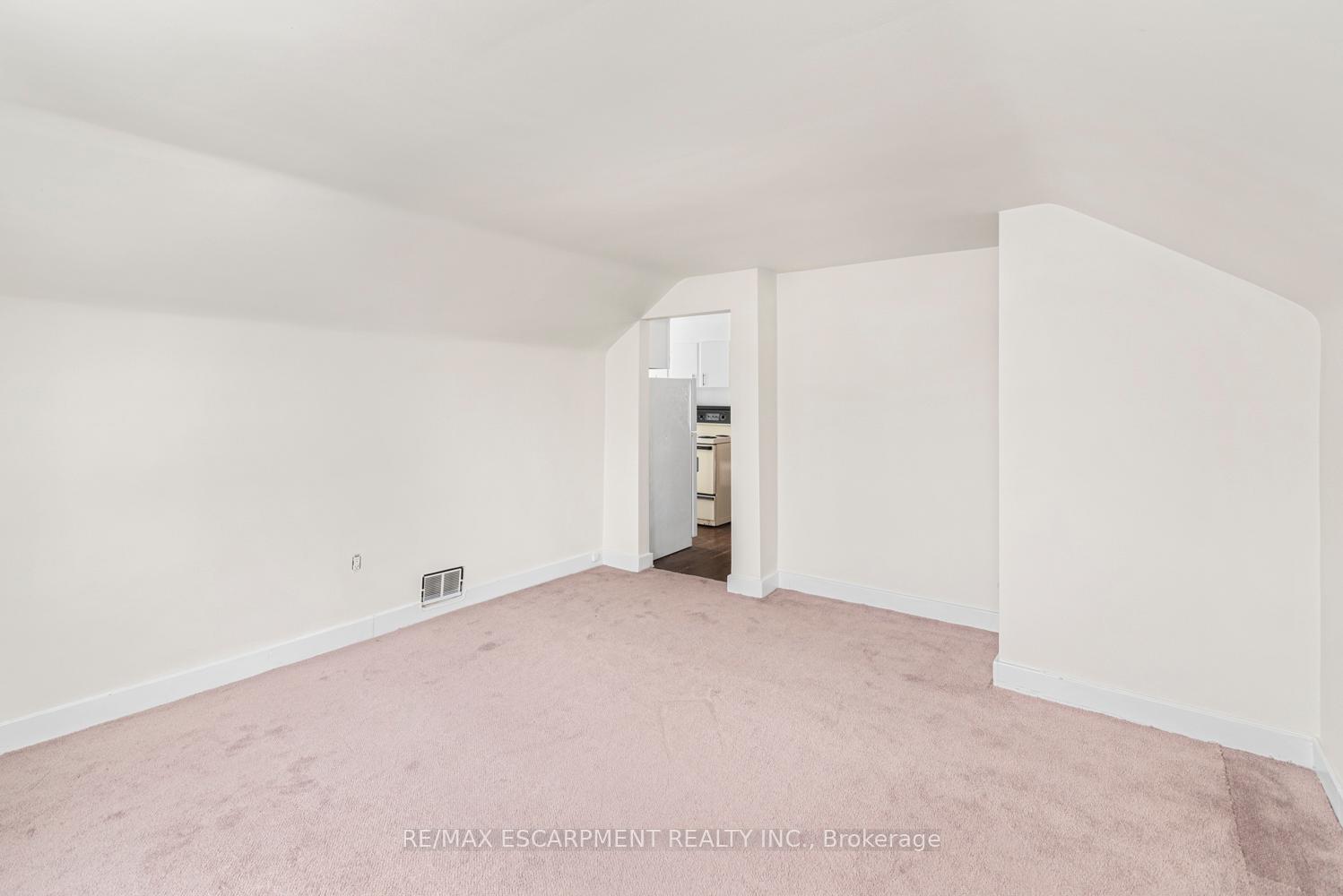 Photo 25 of 34 Norwich Road, Hamilton, Stoney Creek — HOMEH
