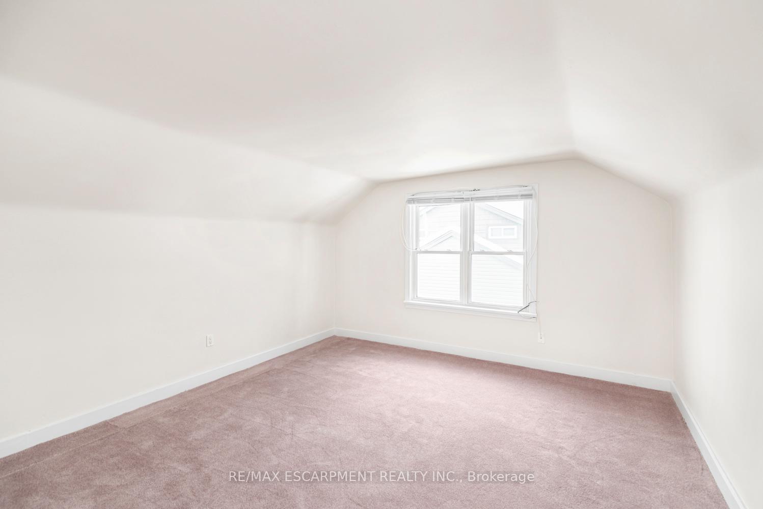 Photo 26 of 34 Norwich Road, Hamilton, Stoney Creek — HOMEH