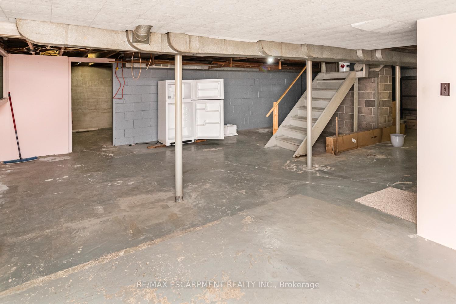 Photo 30 of 34 Norwich Road, Hamilton, Stoney Creek — HOMEH