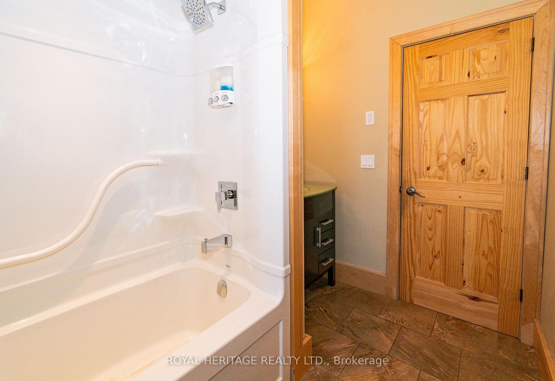 Photo 16 of 15 Lake Street, Kearney — HOMEH