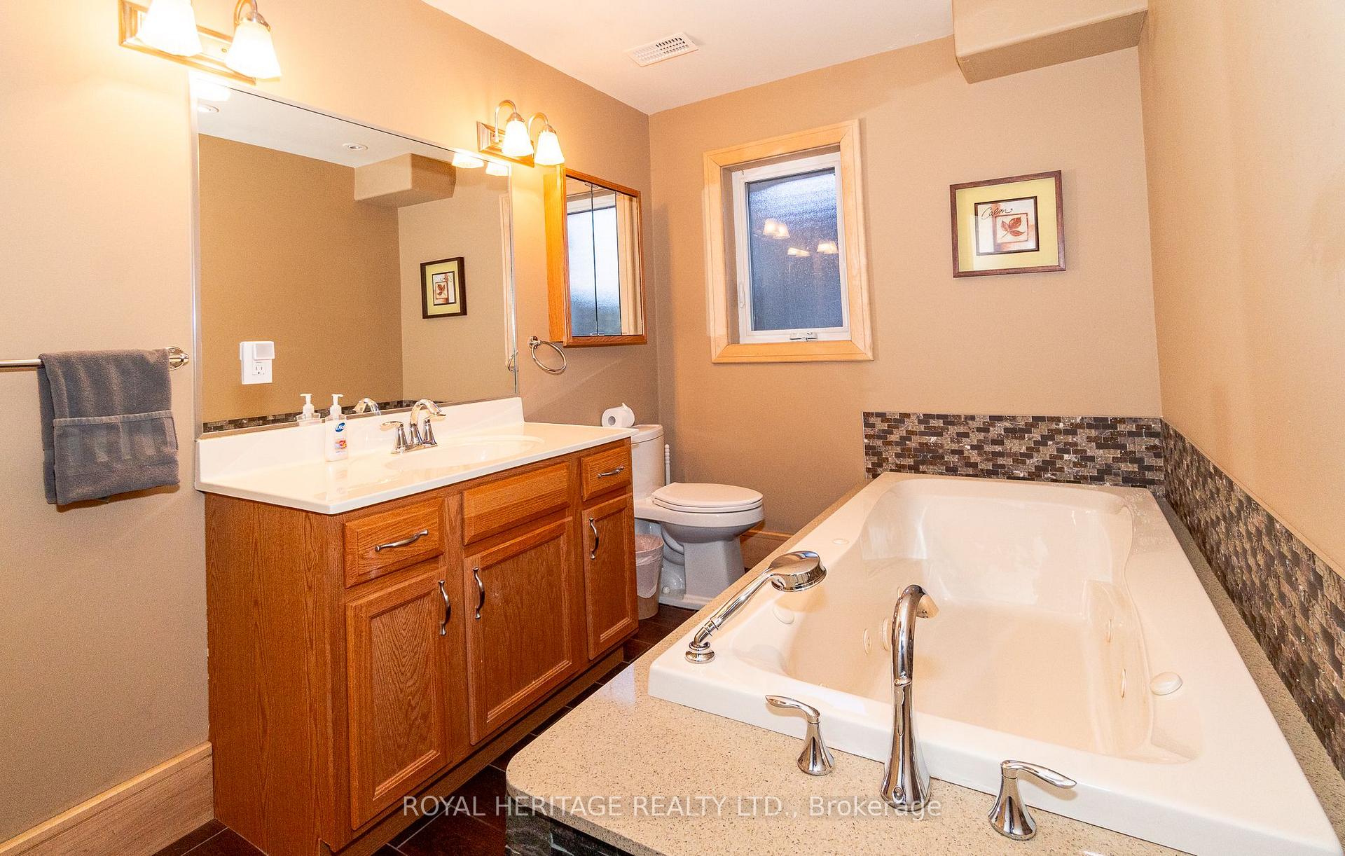 Photo 31 of 15 Lake Street, Kearney — HOMEH