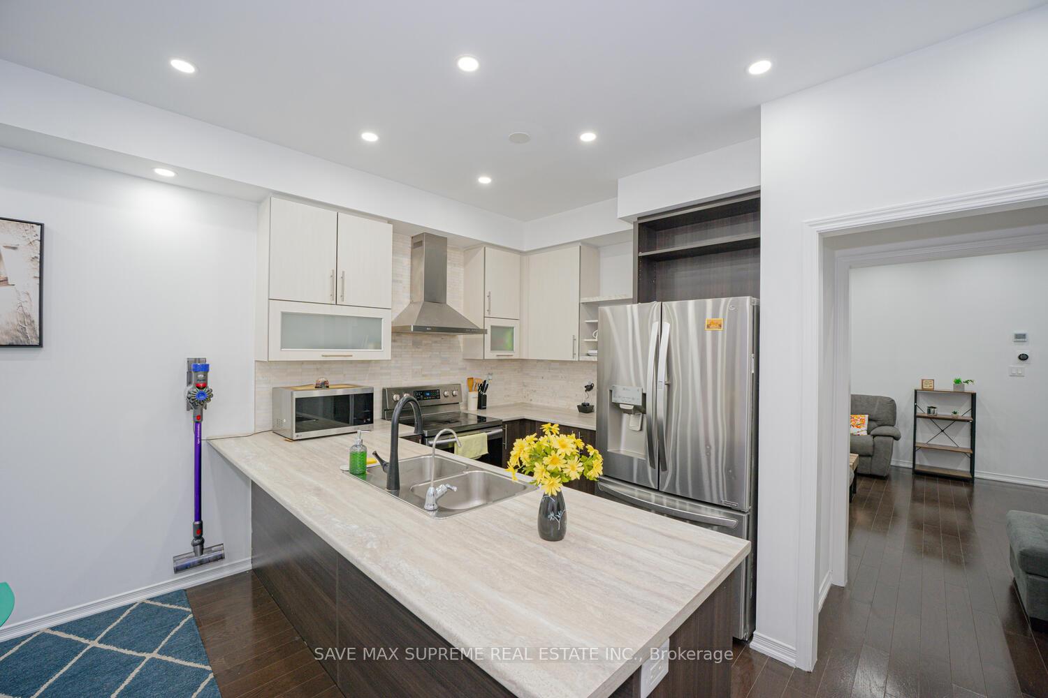 Photo 13 of 10 Banas Way, Brampton, Northwest Brampton — HOMEH