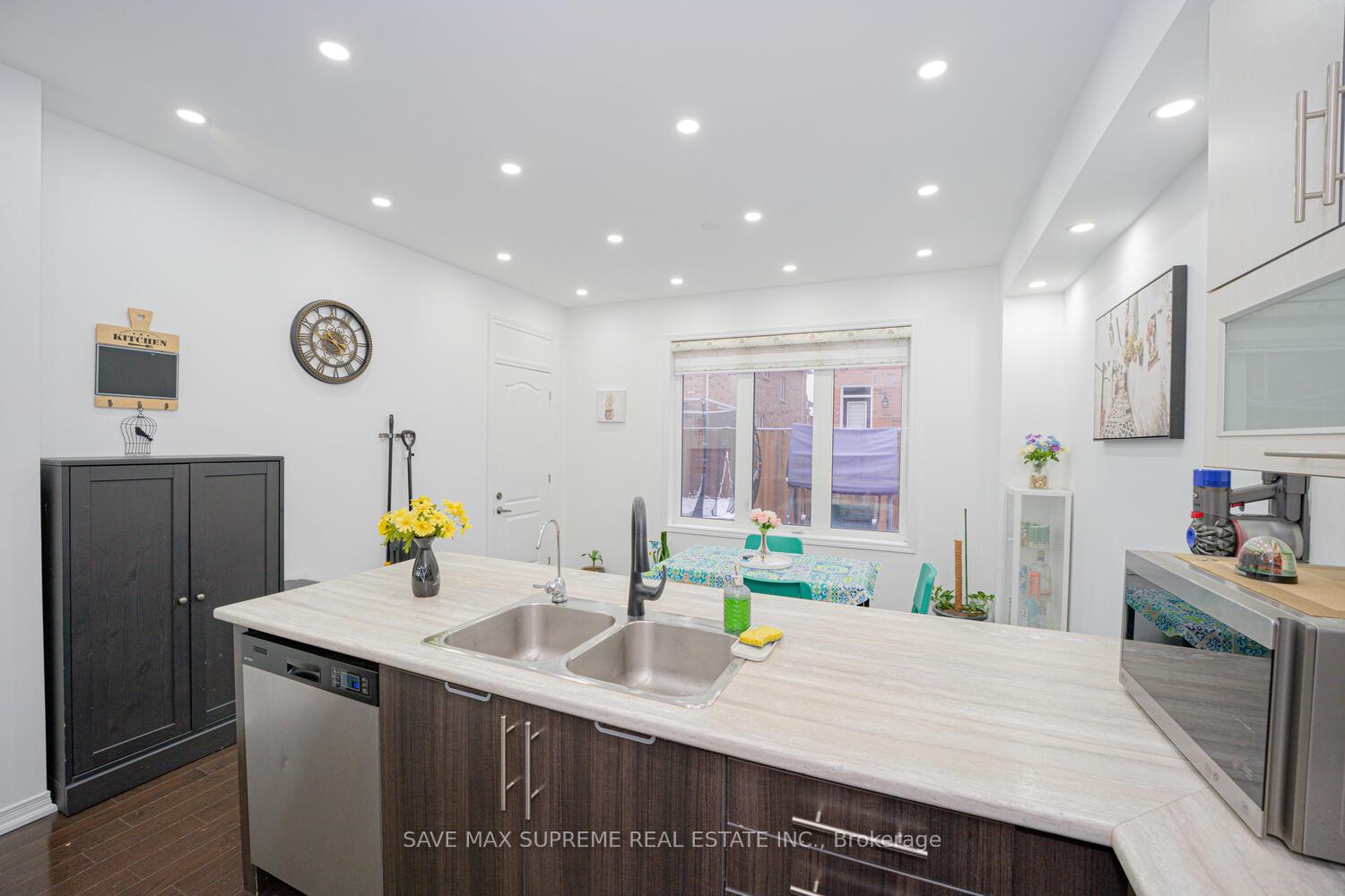 Photo 14 of 10 Banas Way, Brampton, Northwest Brampton — HOMEH