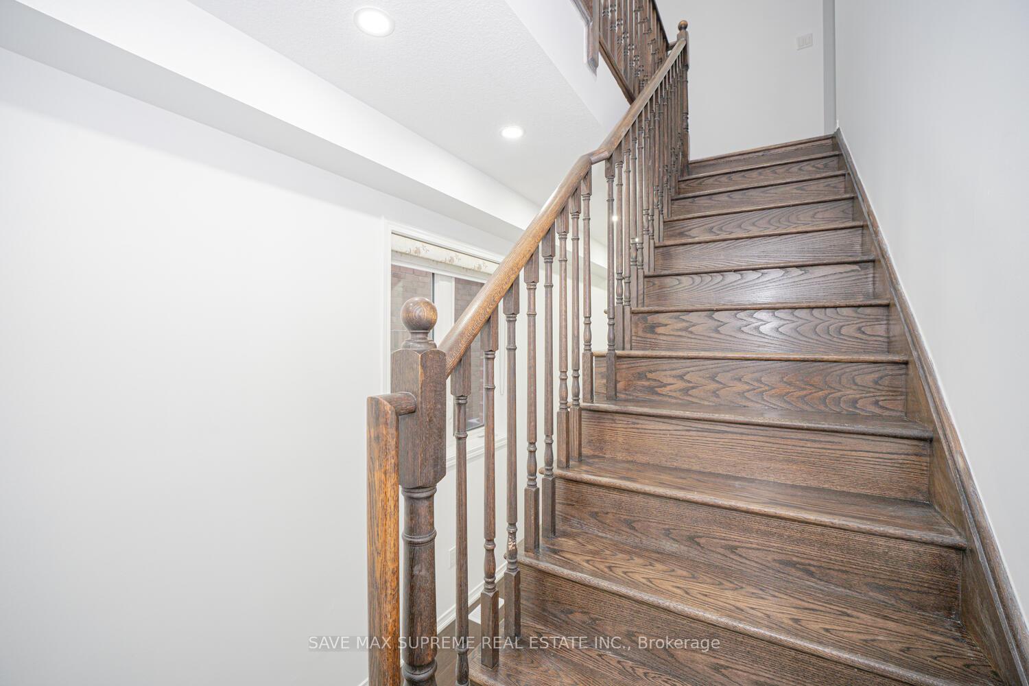 Photo 17 of 10 Banas Way, Brampton, Northwest Brampton — HOMEH