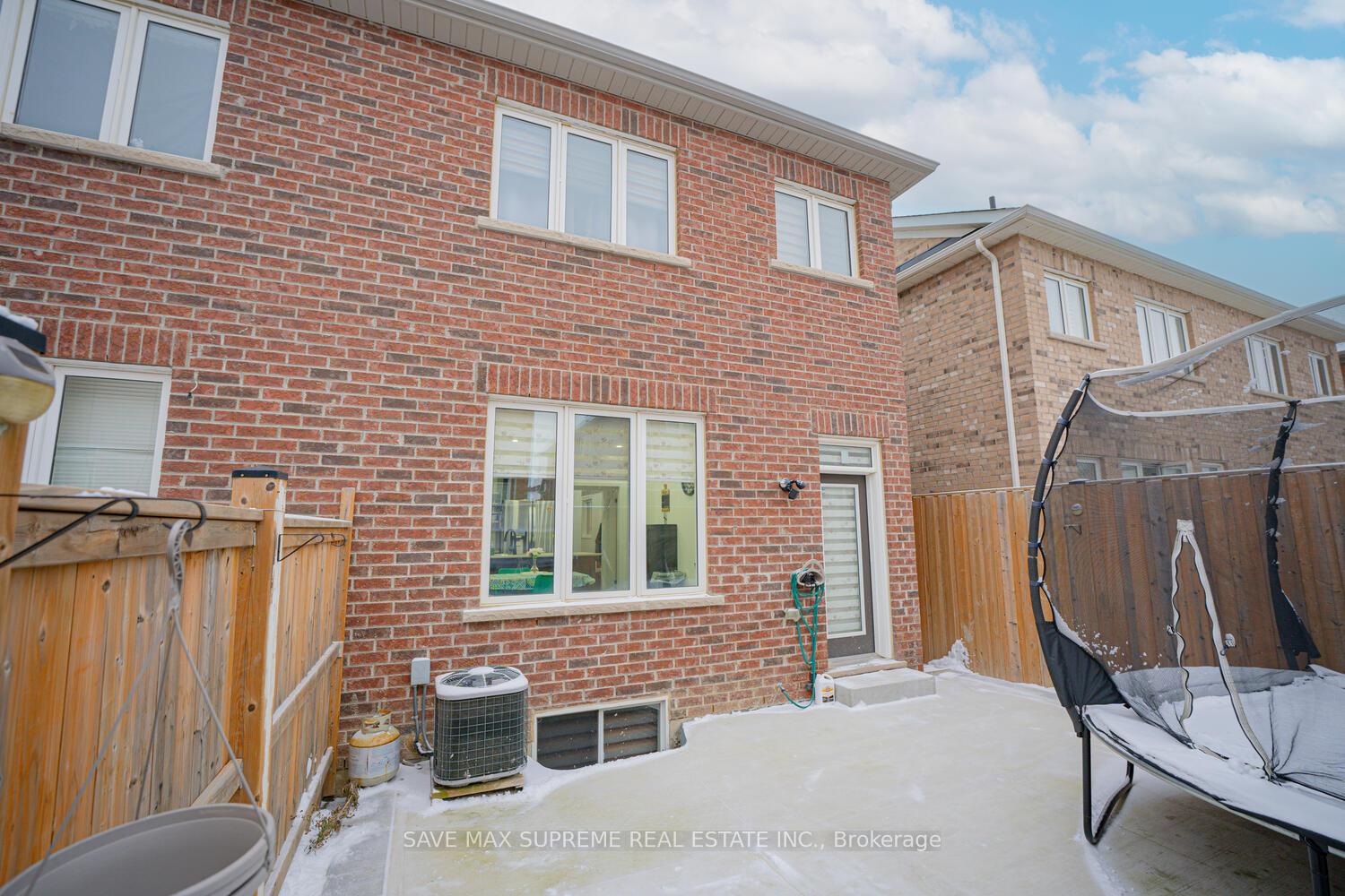 Photo 35 of 10 Banas Way, Brampton, Northwest Brampton — HOMEH