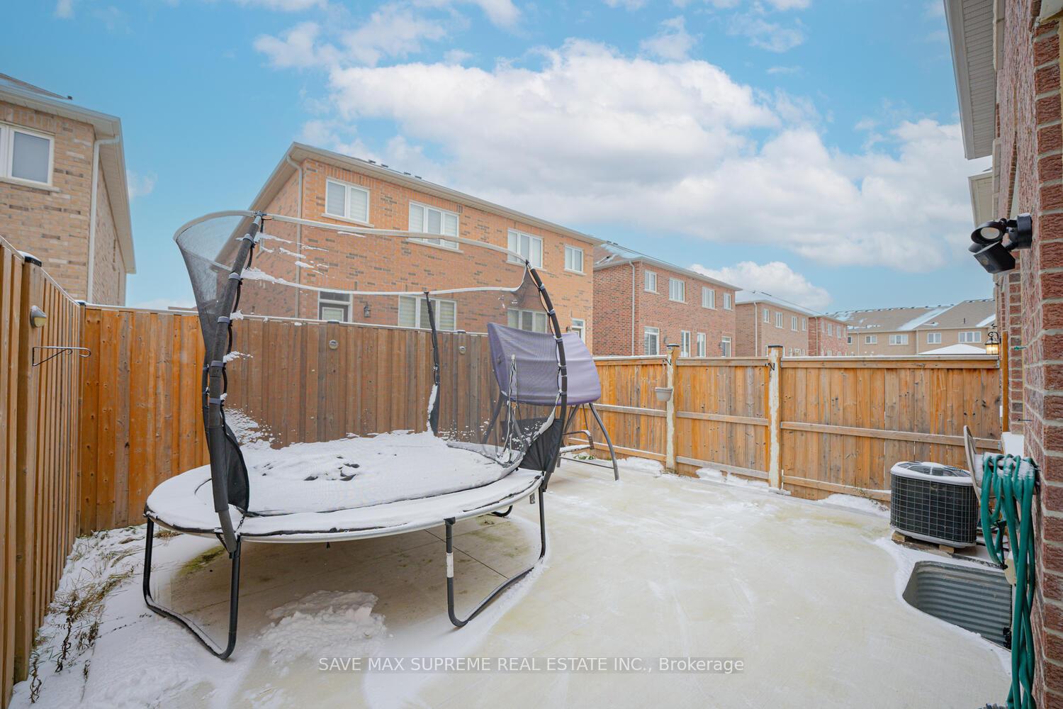 Photo 37 of 10 Banas Way, Brampton, Northwest Brampton — HOMEH