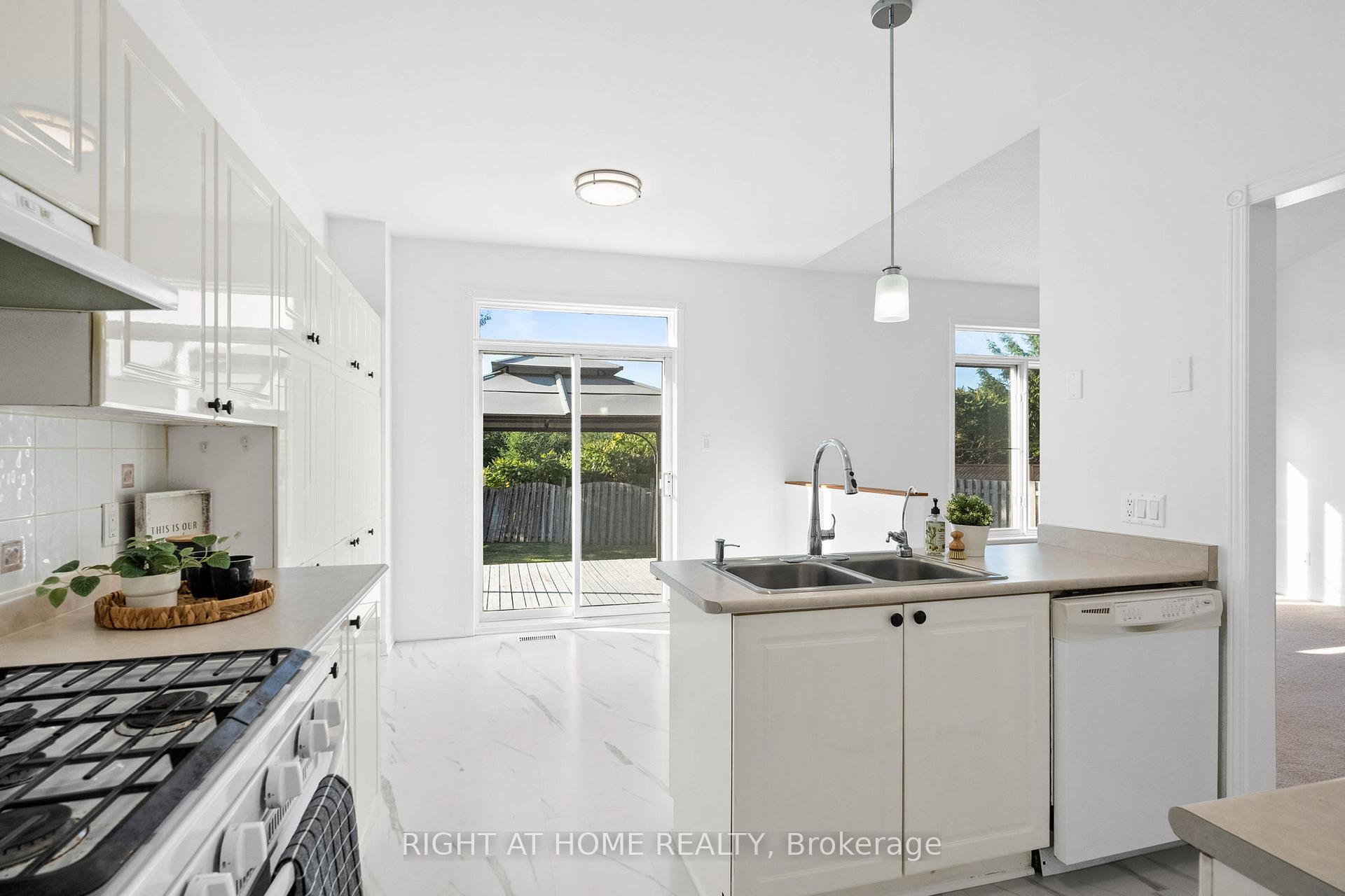 Photo 15 of 4134 Wolfe Point Way, Ottawa, Riverside South/Gloucester Glen — HOMEH