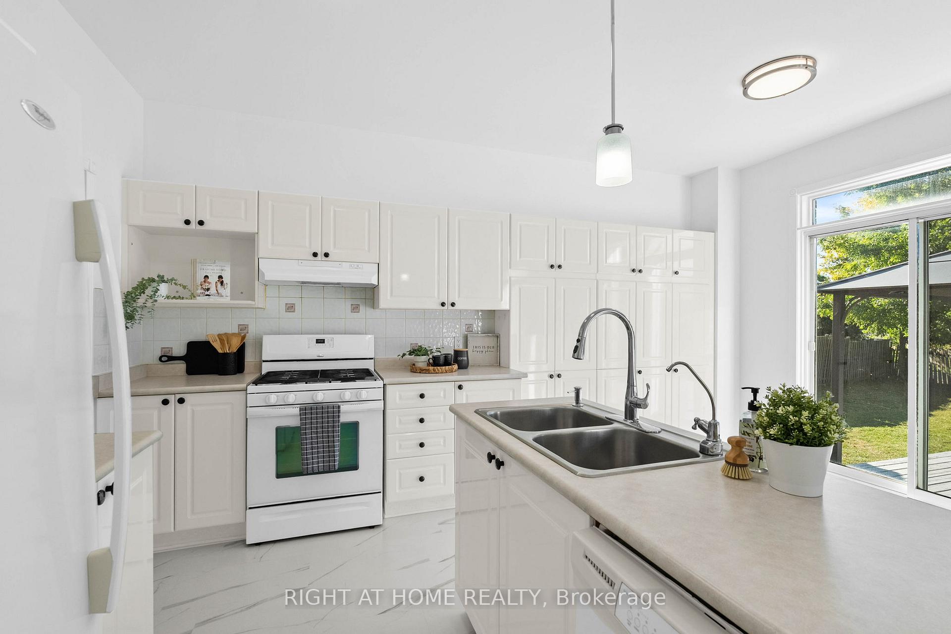 Photo 11 of 4134 Wolfe Point Way, Ottawa, Riverside South/Gloucester Glen — HOMEH