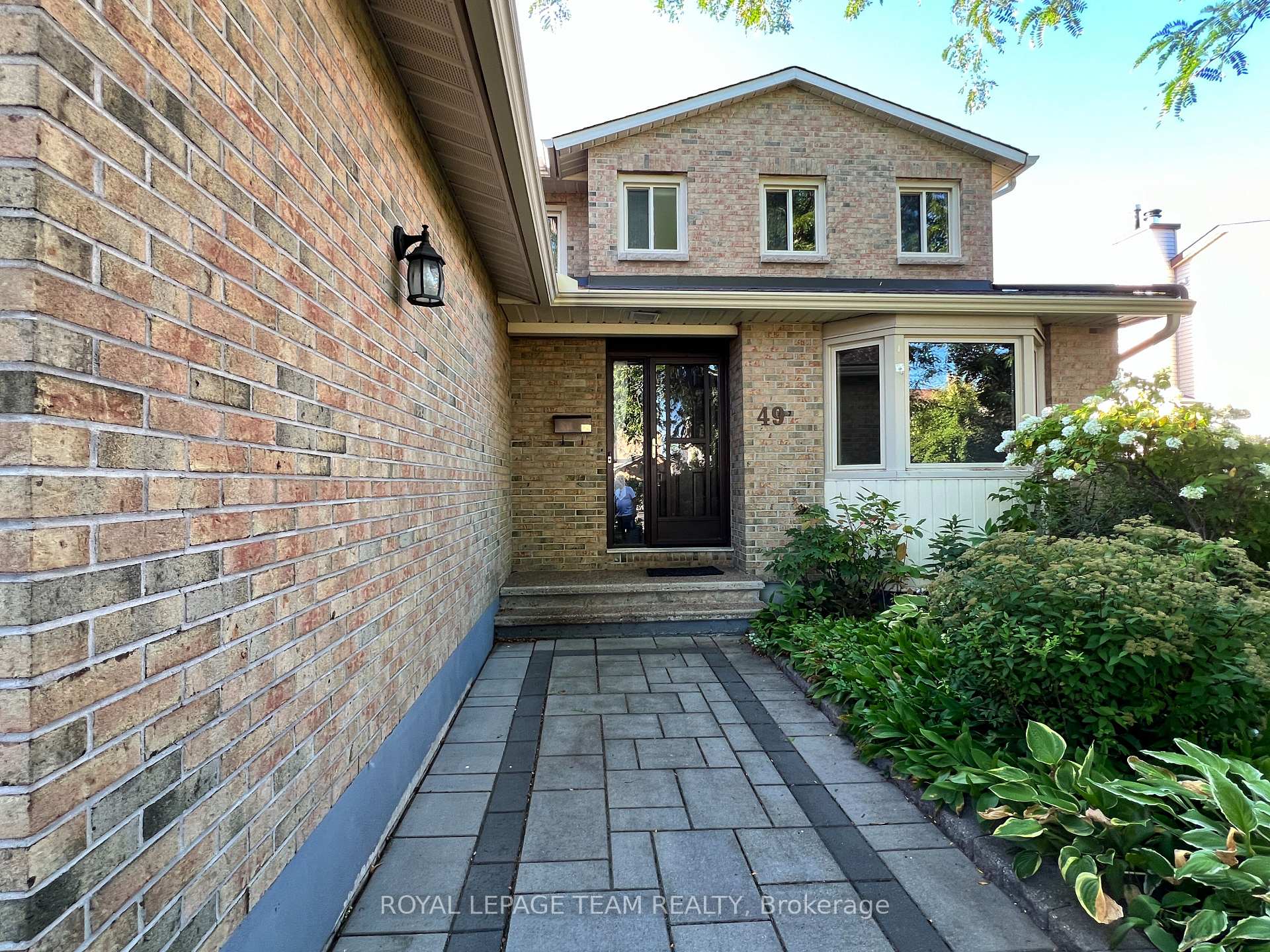 Photo 2 of 49 Farm Gate Crescent, Ottawa, Borden Farm/Stewart Farm/Carleton Heights/Parkwood Hills — HOMEH