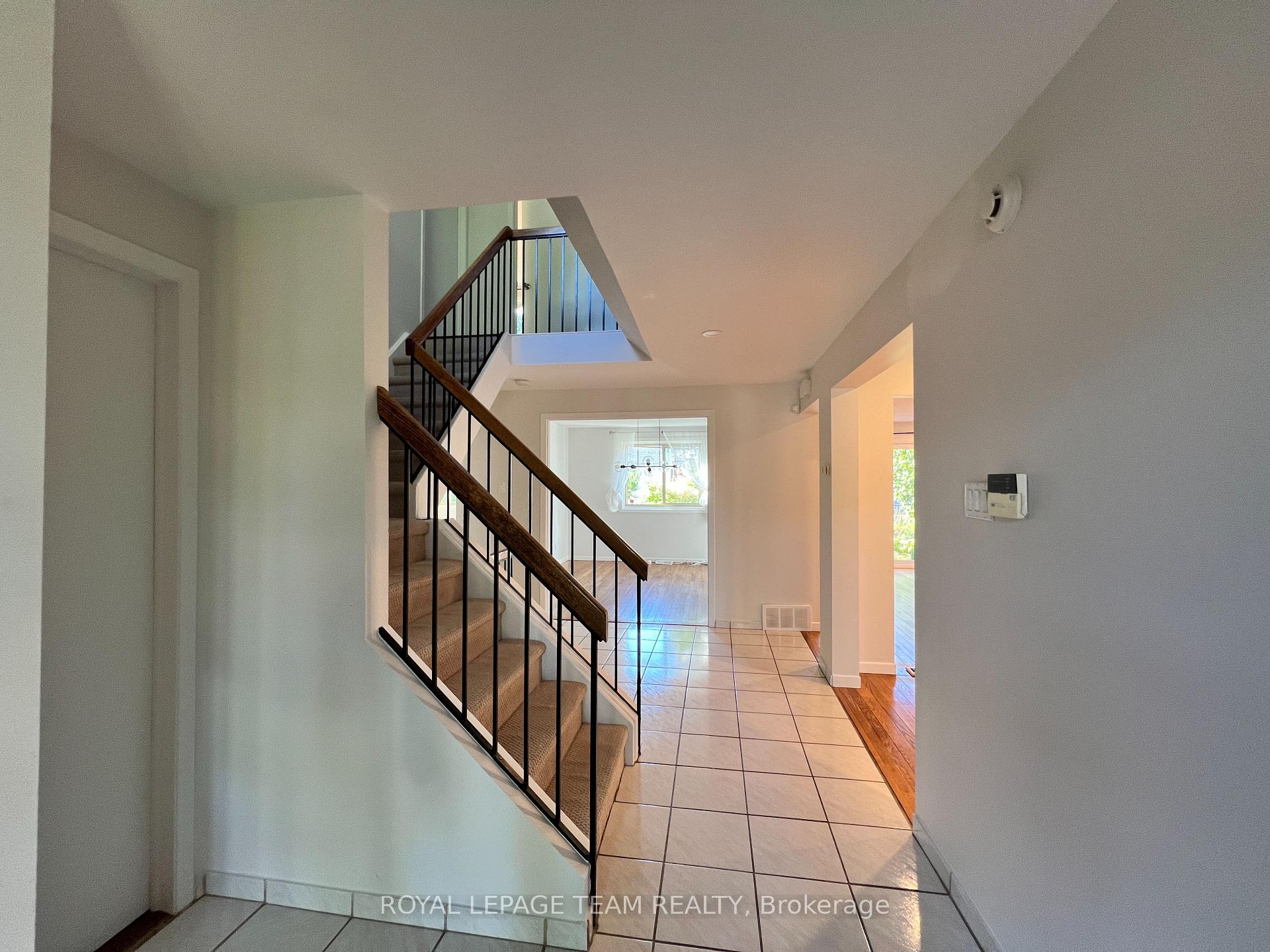 Photo 5 of 49 Farm Gate Crescent, Ottawa, Borden Farm/Stewart Farm/Carleton Heights/Parkwood Hills — HOMEH