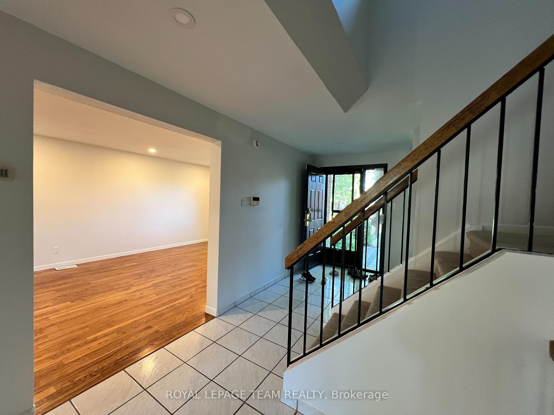 Photo 3 of 49 Farm Gate Crescent, Ottawa, Borden Farm/Stewart Farm/Carleton Heights/Parkwood Hills — HOMEH